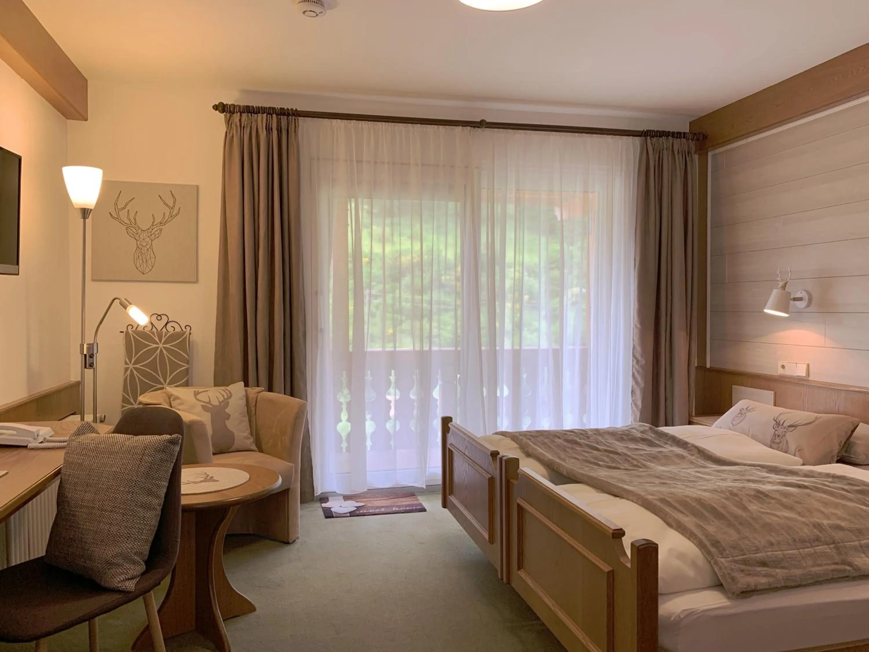 Photo of the whole room, Bed in Landhotel Untere Kapfenhardter Mühle