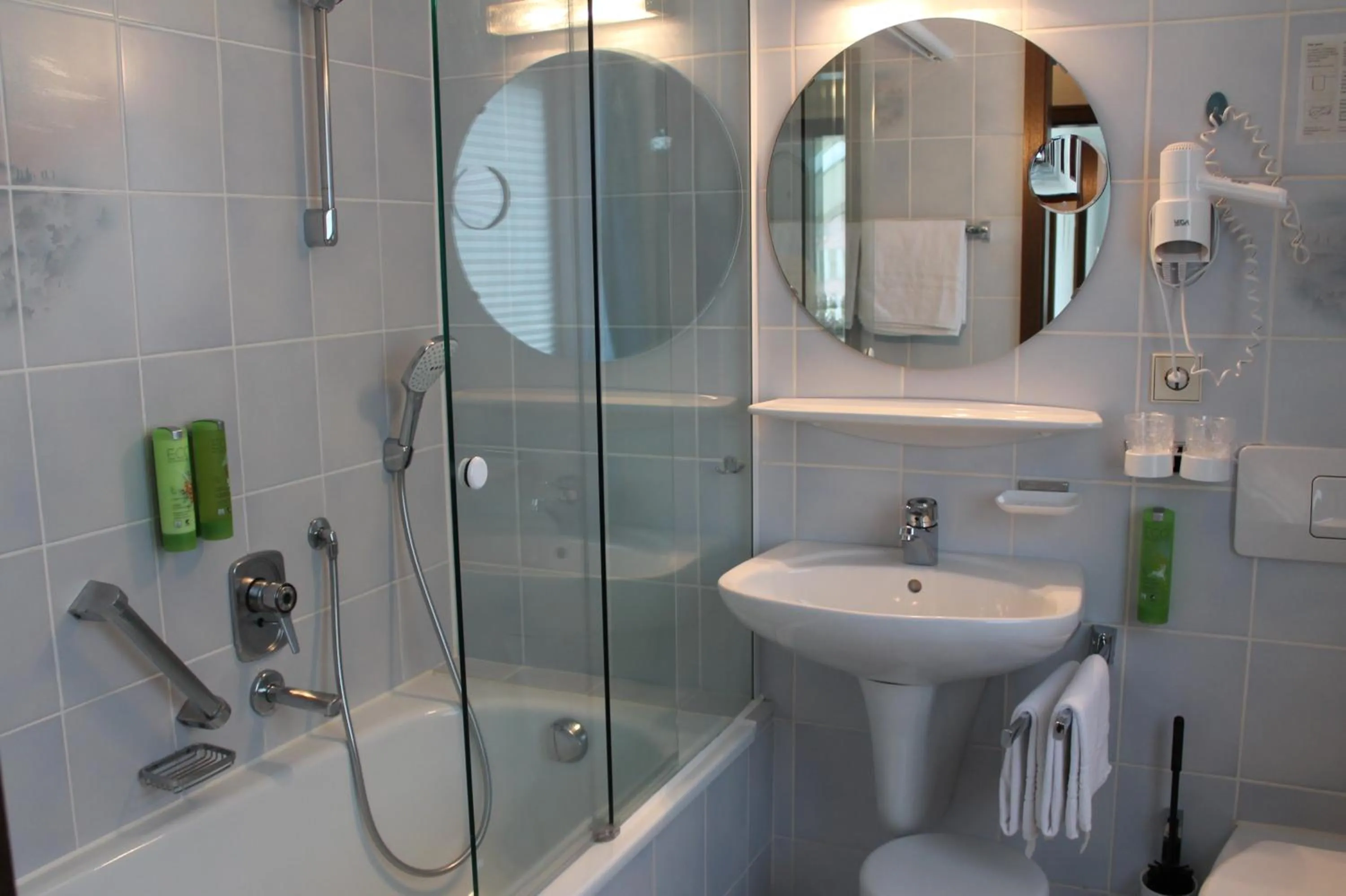 Bathroom in Landhotel Untere Kapfenhardter Mühle