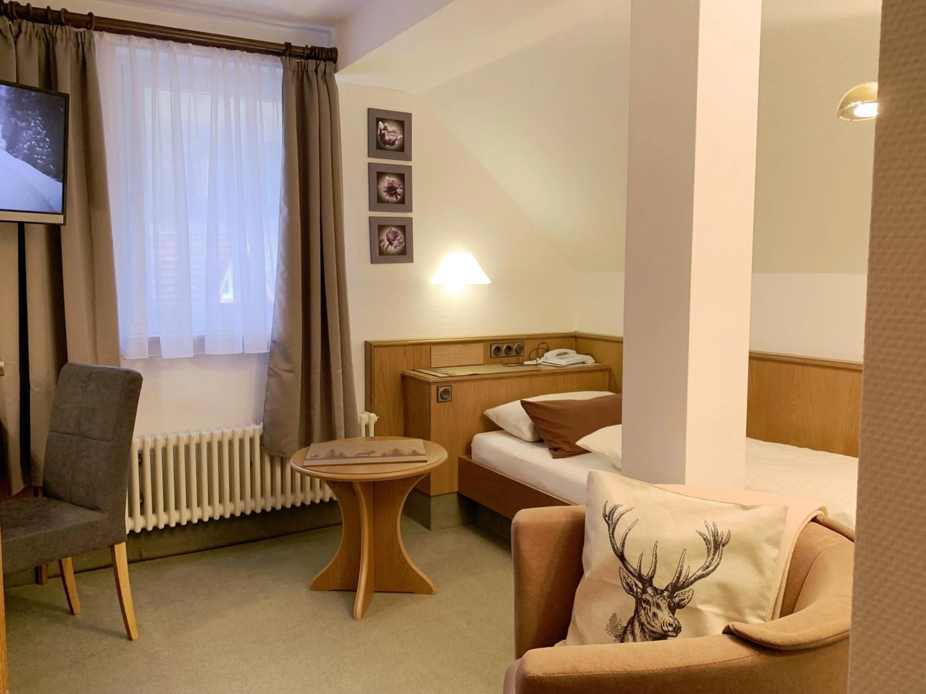 Photo of the whole room, Bed in Landhotel Untere Kapfenhardter Mühle