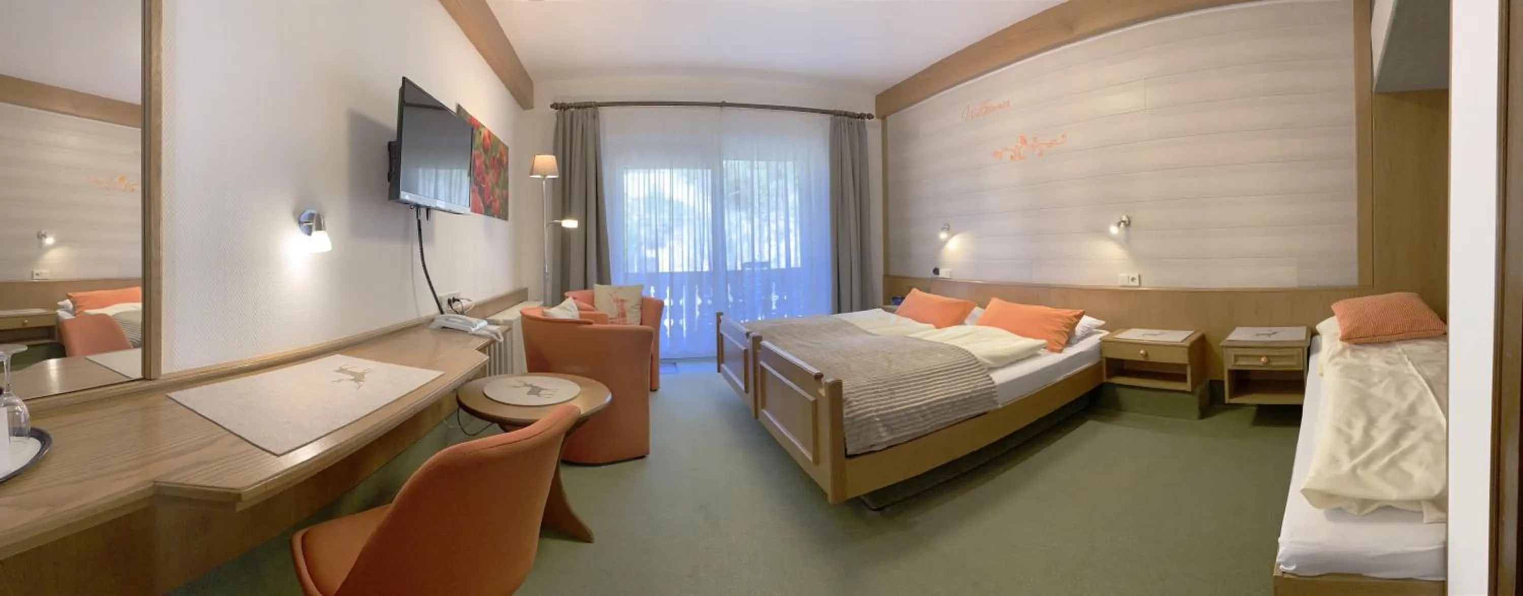 Photo of the whole room, Bed in Landhotel Untere Kapfenhardter Mühle