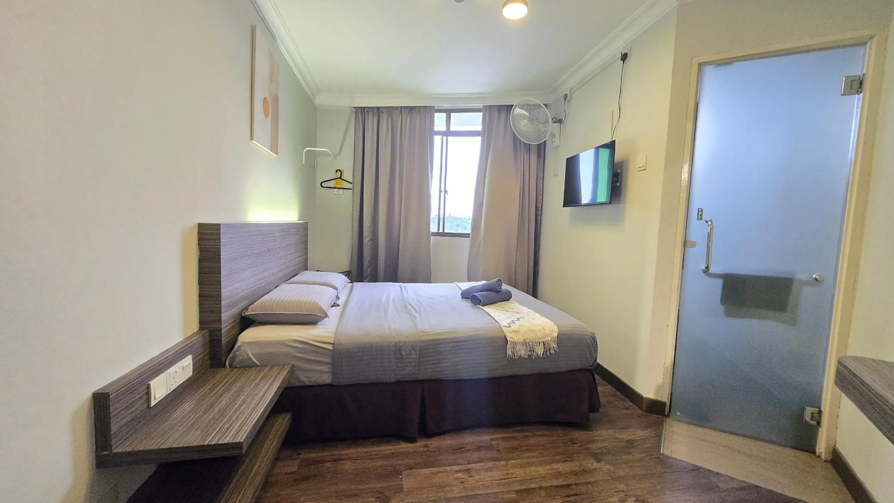 Bed in Parkland Hotel