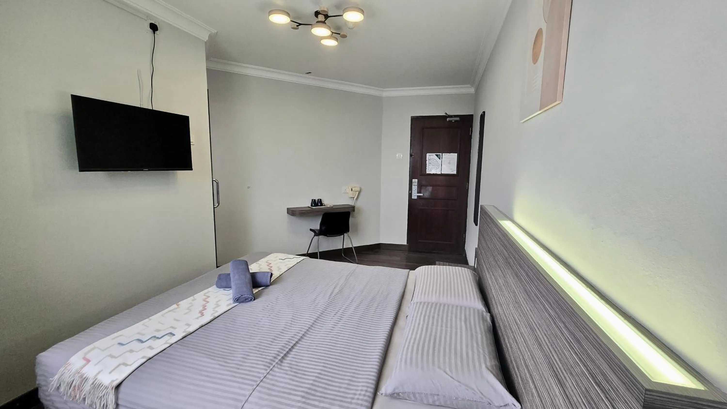 Bed in Parkland Hotel