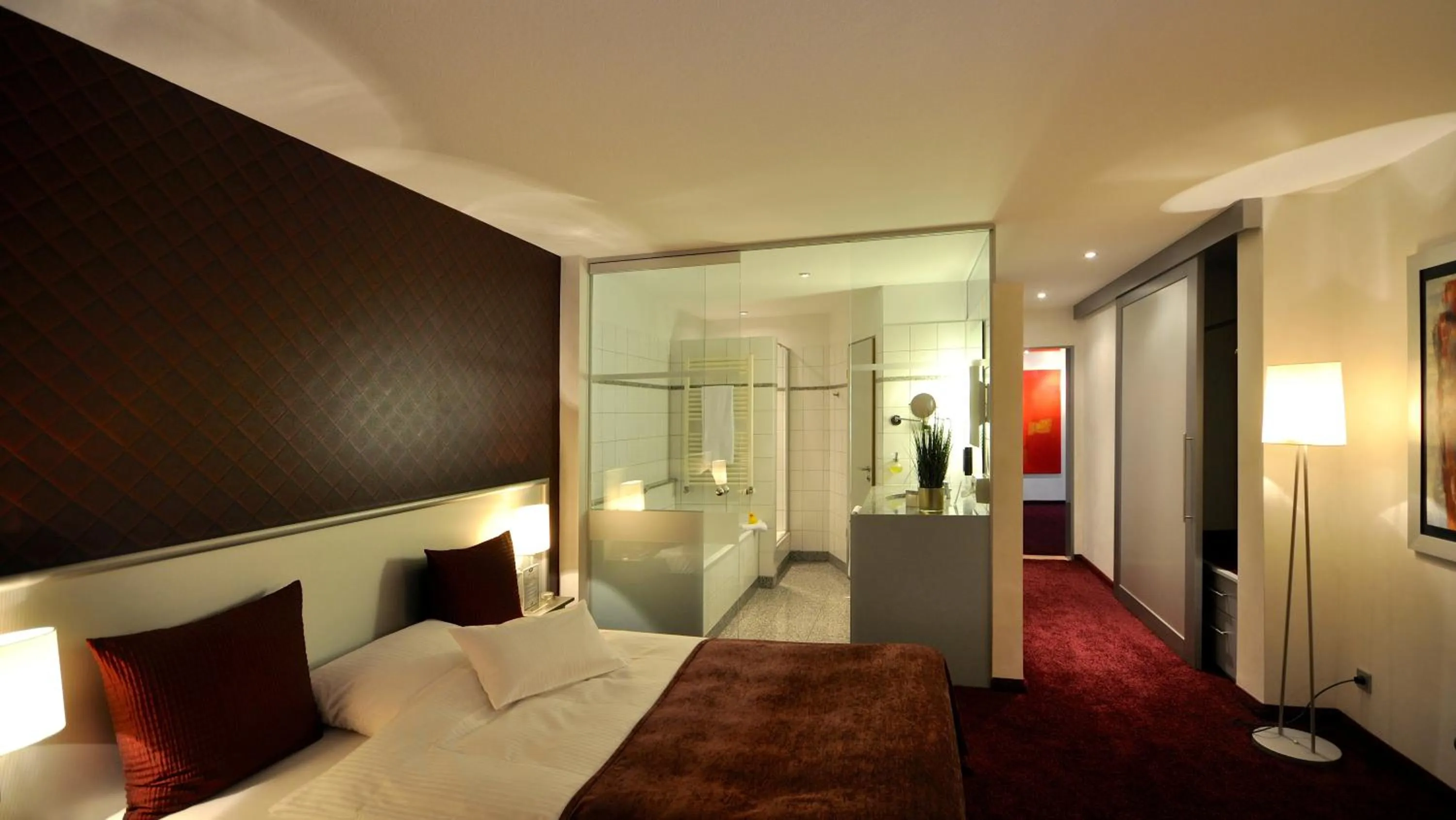 Bedroom, Bed in Wellings Romantik Hotel zur Linde