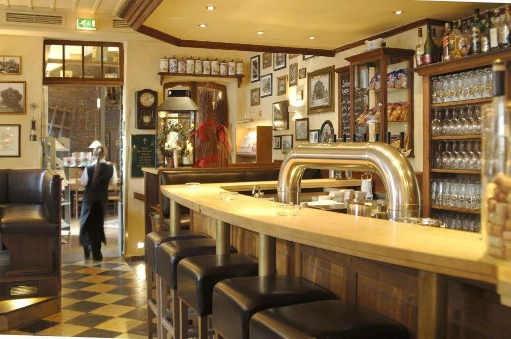 Lounge or bar in Wellings Romantik Hotel zur Linde