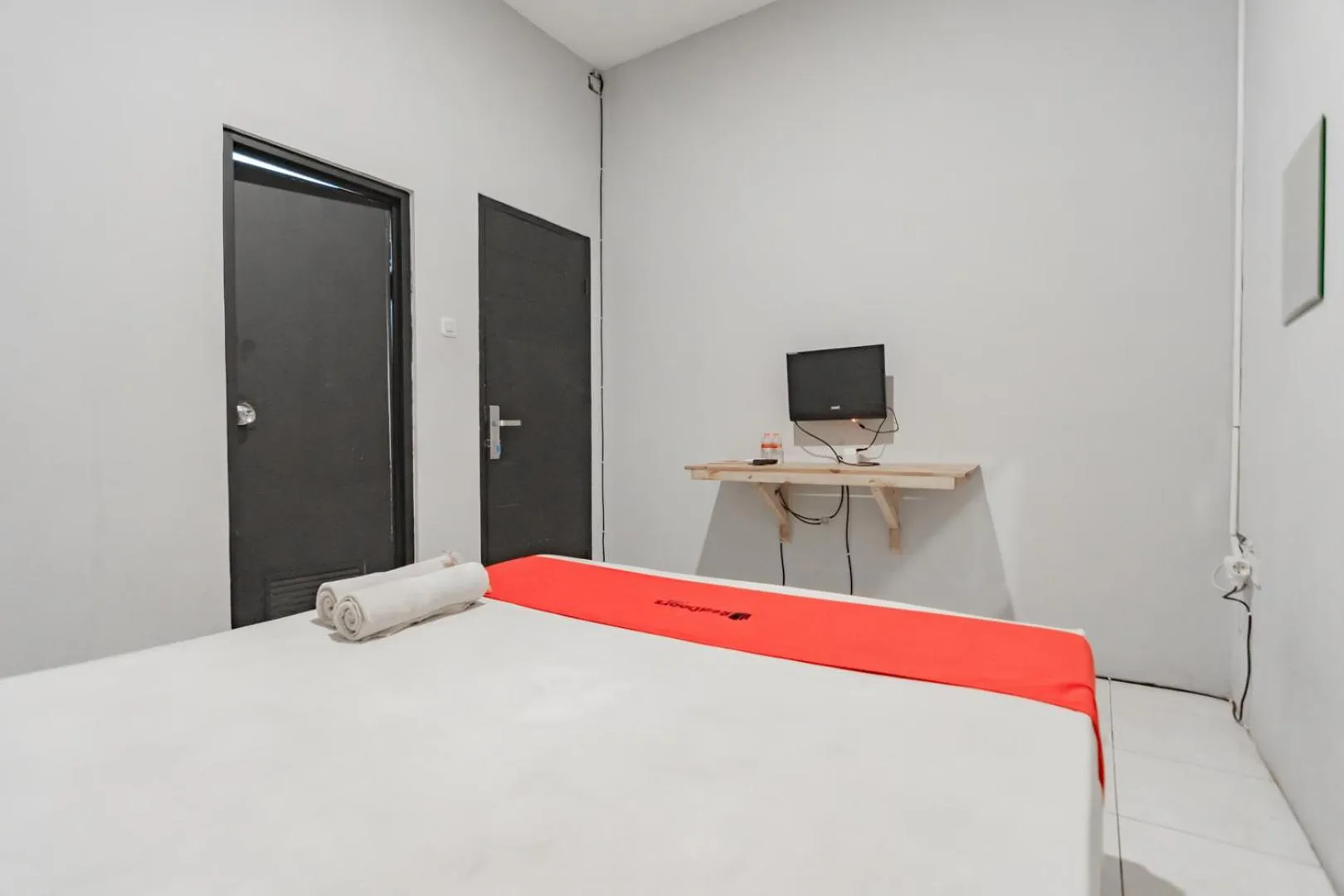 Bedroom, Bed in RedDoorz near Exit Toll Pasteur 4