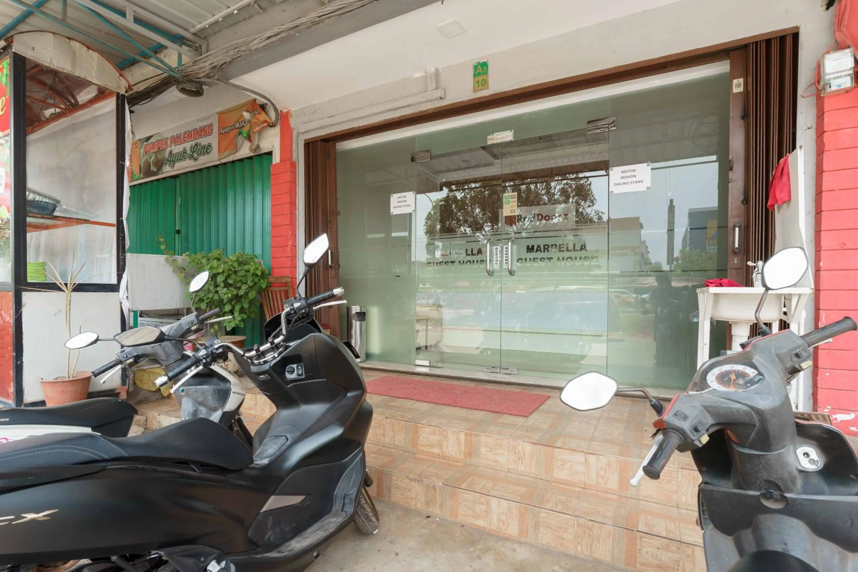 RedDoorz near Plaza Botania 1 Batam