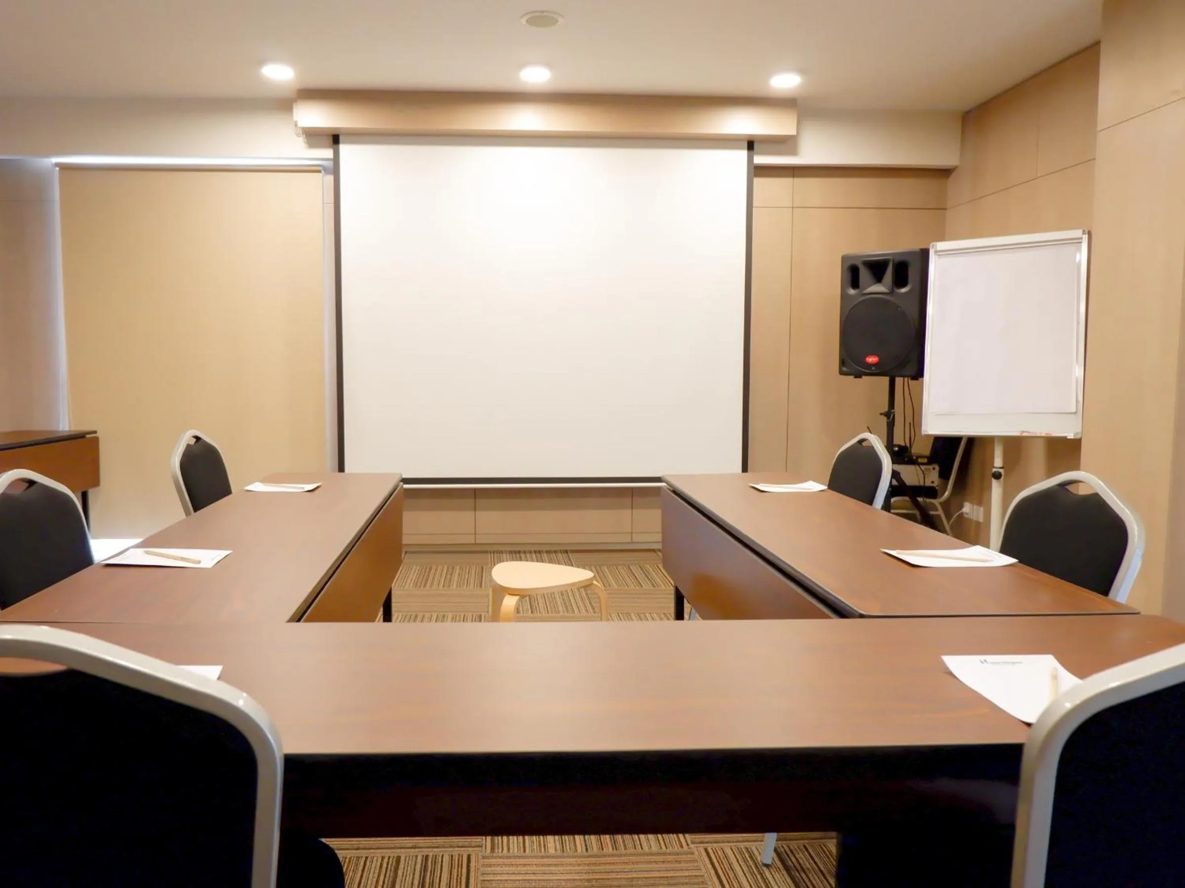 Meeting/conference room in Swiss-Belexpress Cilegon