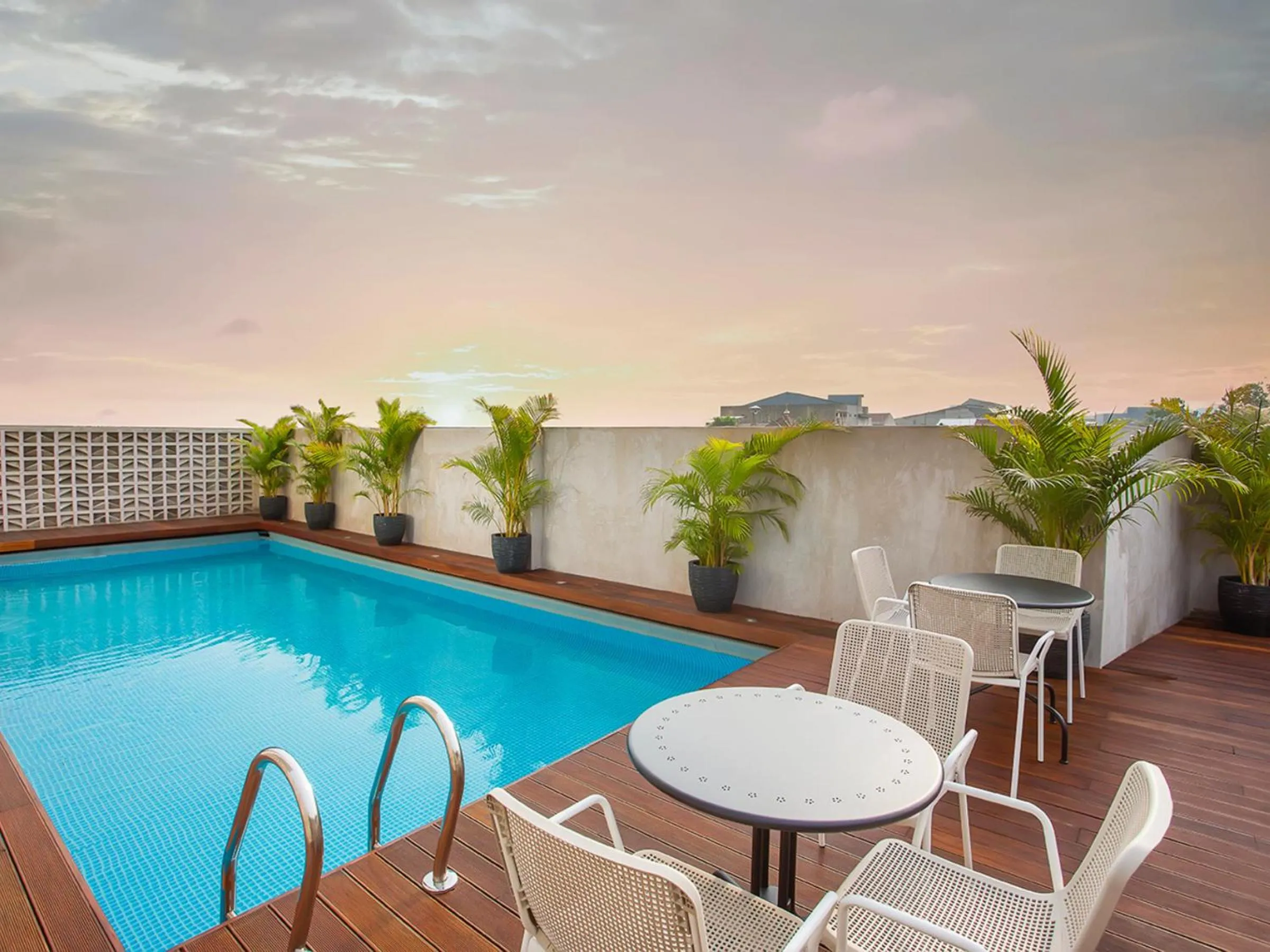 Swimming pool in Swiss-Belexpress Cilegon