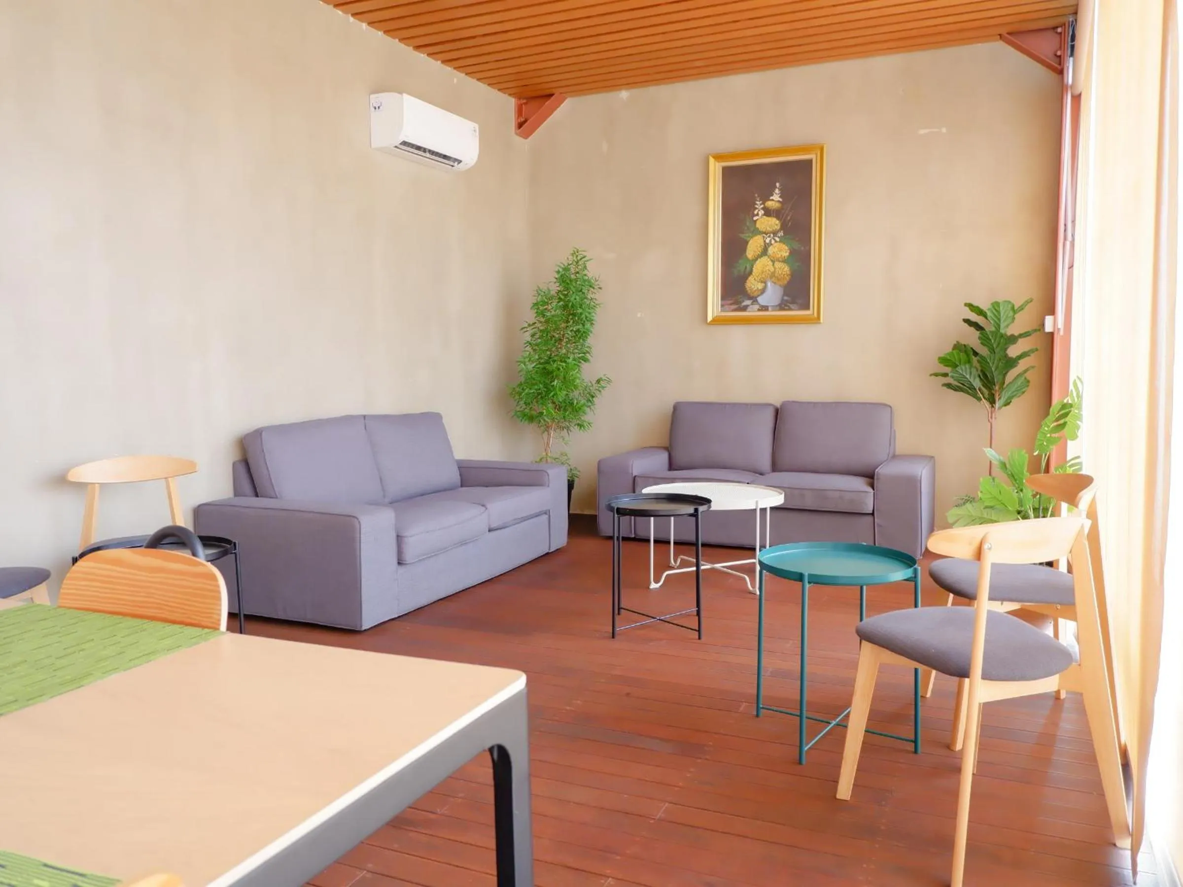 Restaurant/places to eat in Swiss-Belexpress Cilegon