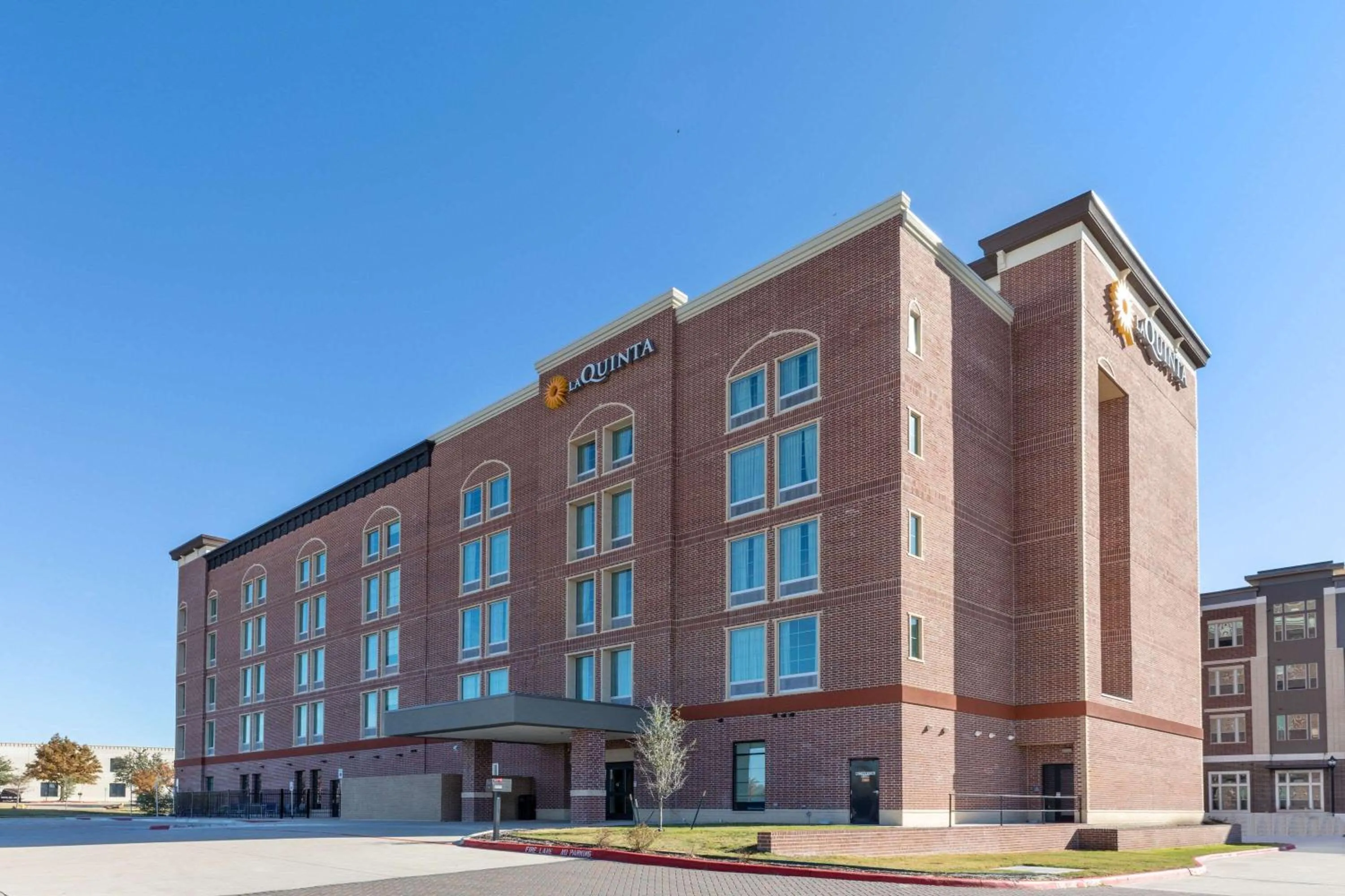 Property building in La Quinta Inn & Suites by Wyndham Dallas - Frisco Stadium