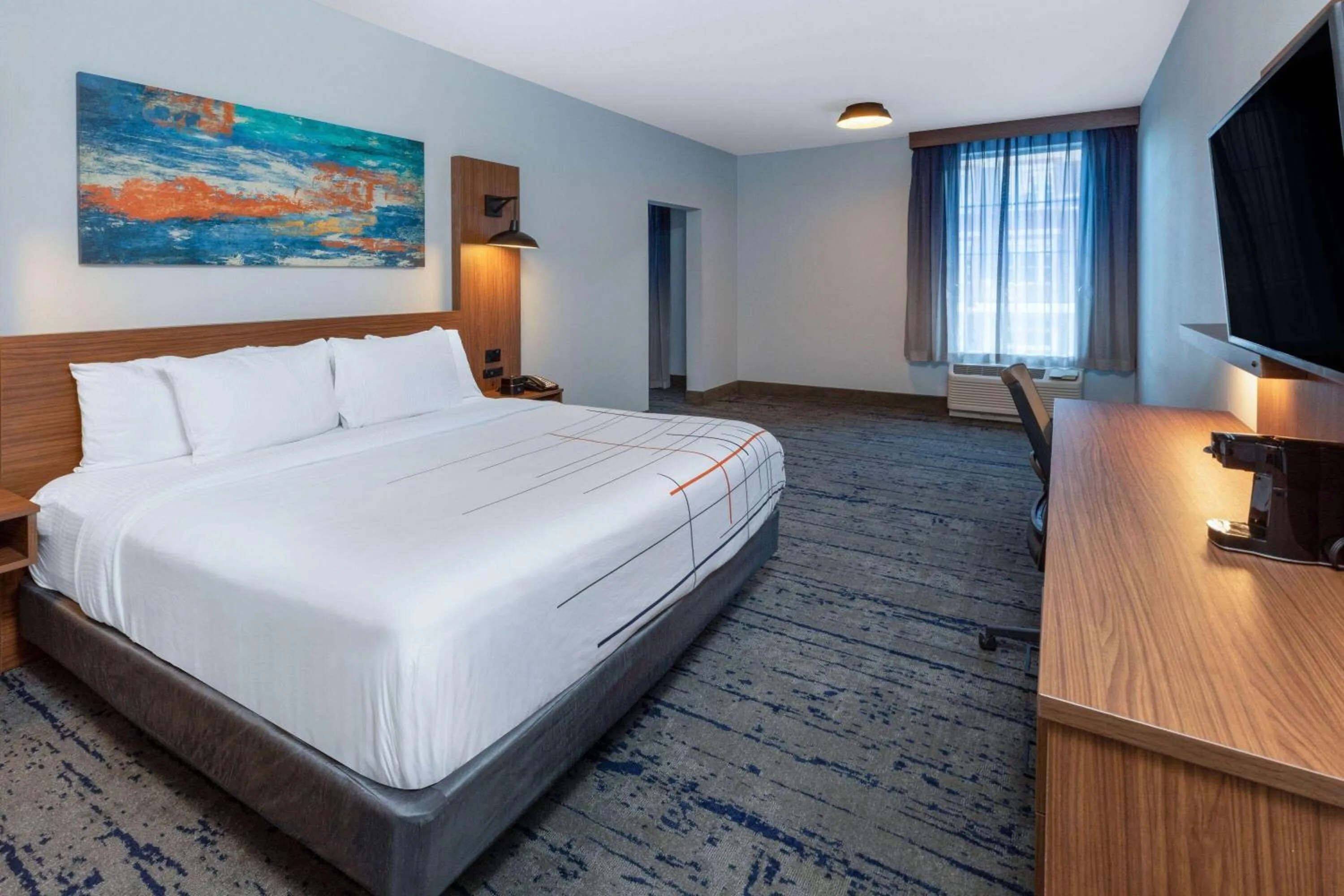 Photo of the whole room, Bed in La Quinta Inn & Suites by Wyndham Dallas - Frisco Stadium