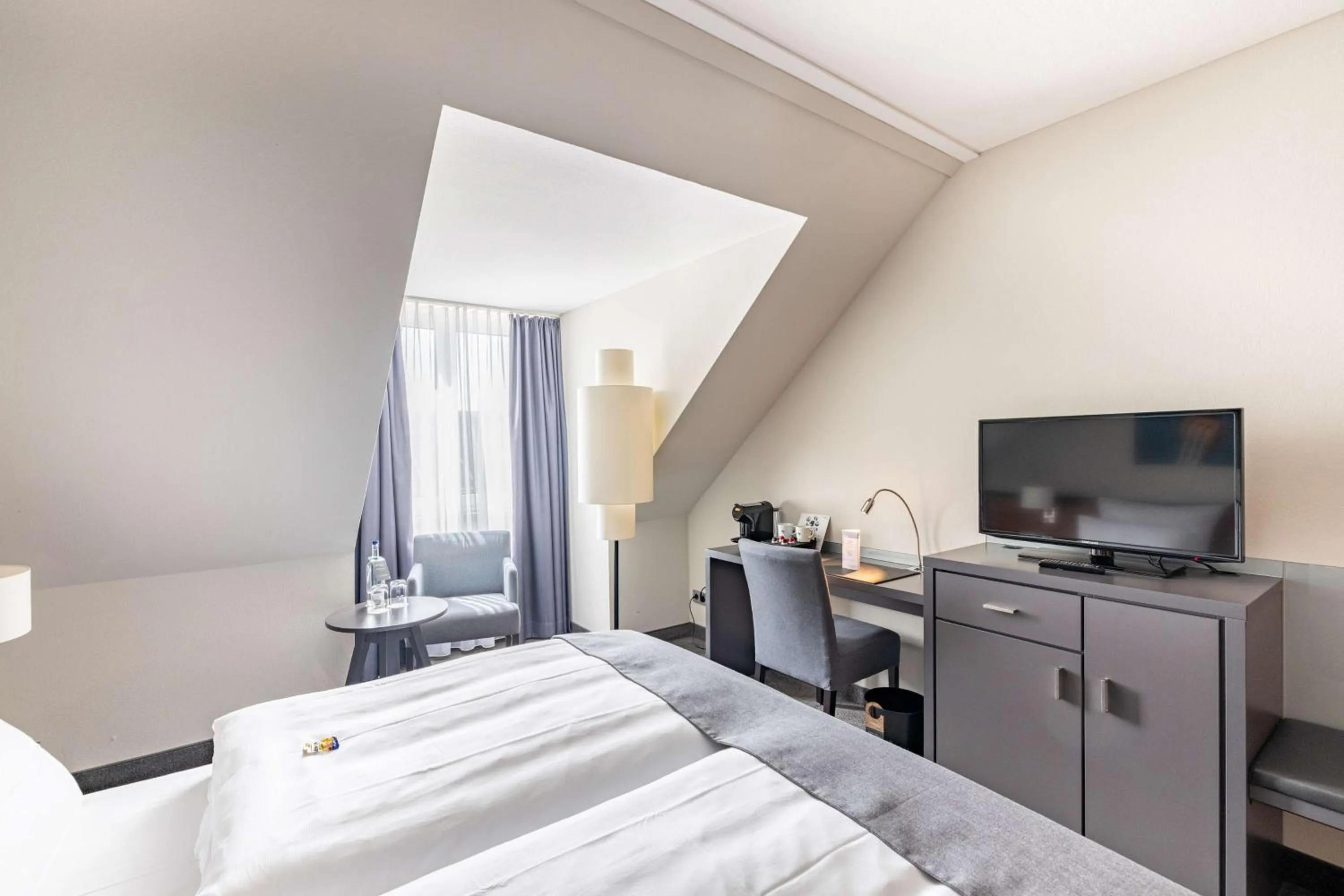 Business facilities, Bed in ATLANTIC Hotel Vegesack