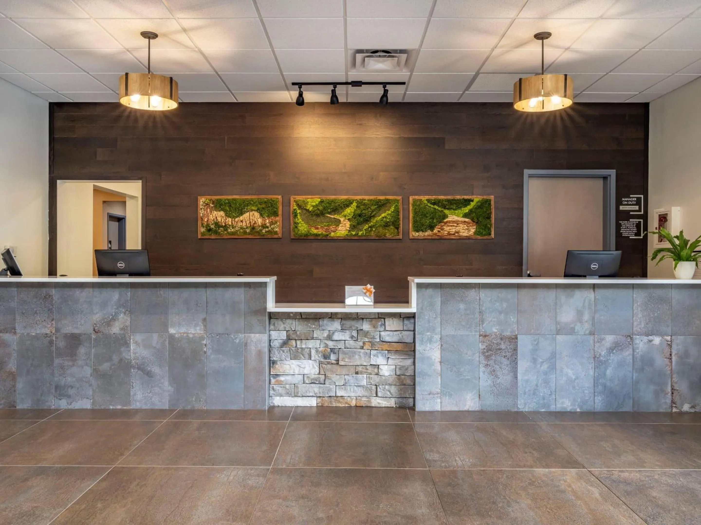 Lobby or reception in The Cranberry, an Ascend Collection Hotel