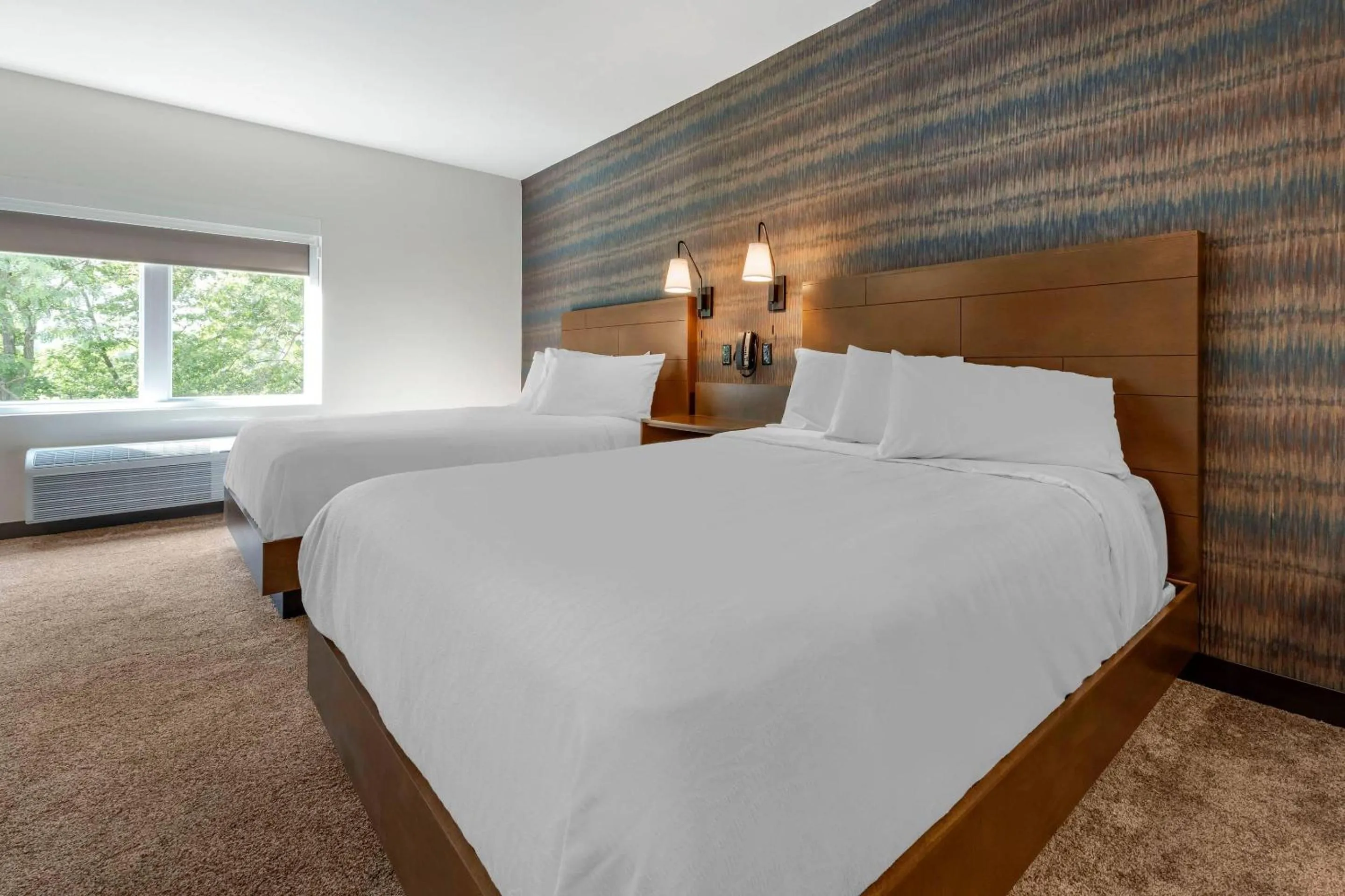 Bedroom, Bed in The Cranberry, an Ascend Collection Hotel
