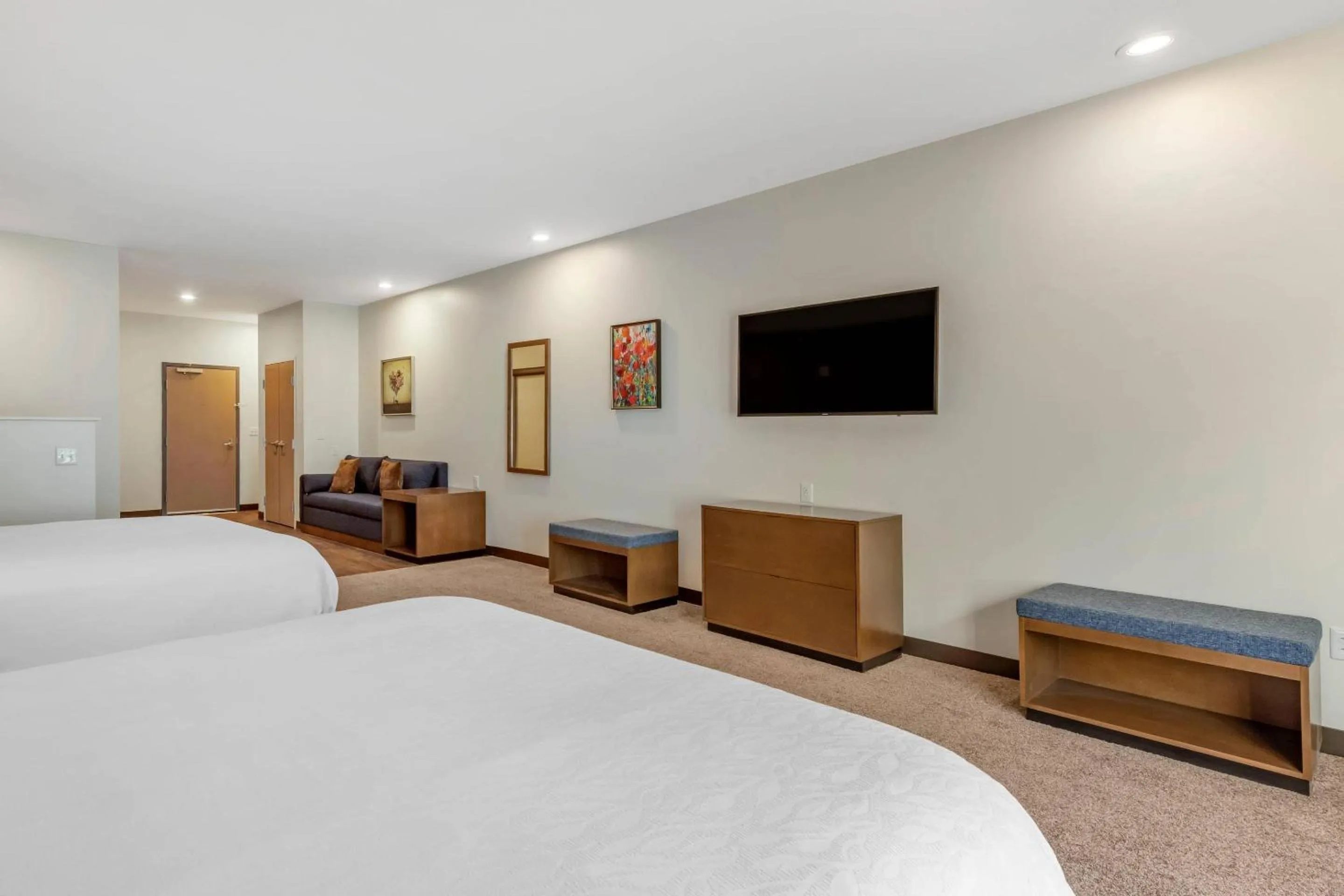 Bedroom, Bed in The Cranberry, an Ascend Collection Hotel