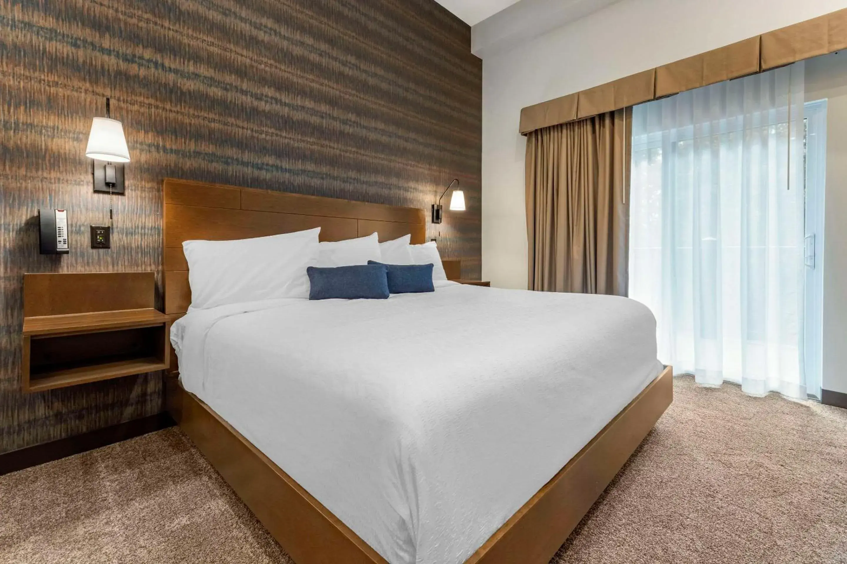 King Room with Balcony - Non-Smoking in The Cranberry, an Ascend Collection Hotel King Room with Balcony - Non-Smoking in The Cranberry, an Ascend Collection Hotel