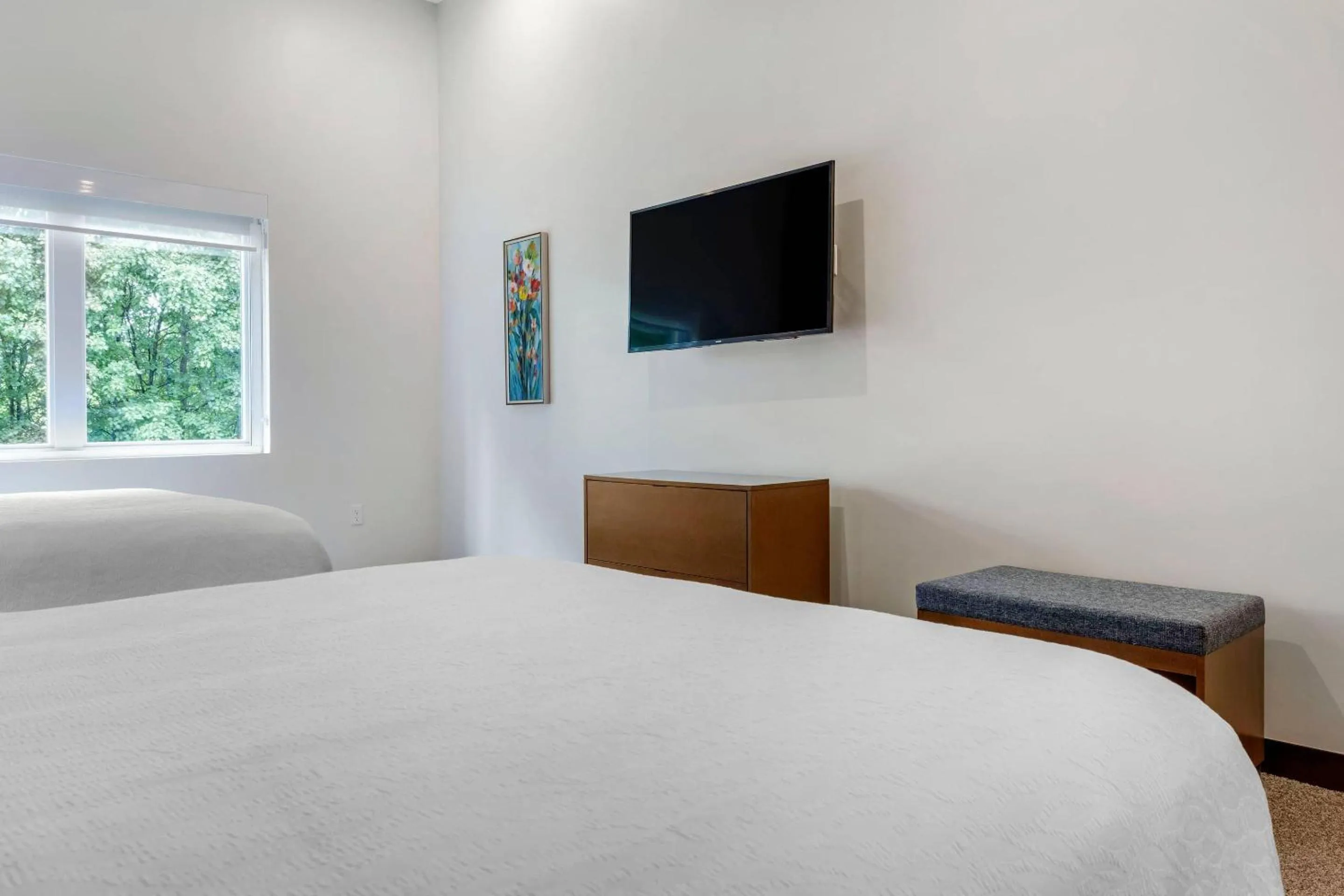 Bedroom, Bed in The Cranberry, an Ascend Collection Hotel