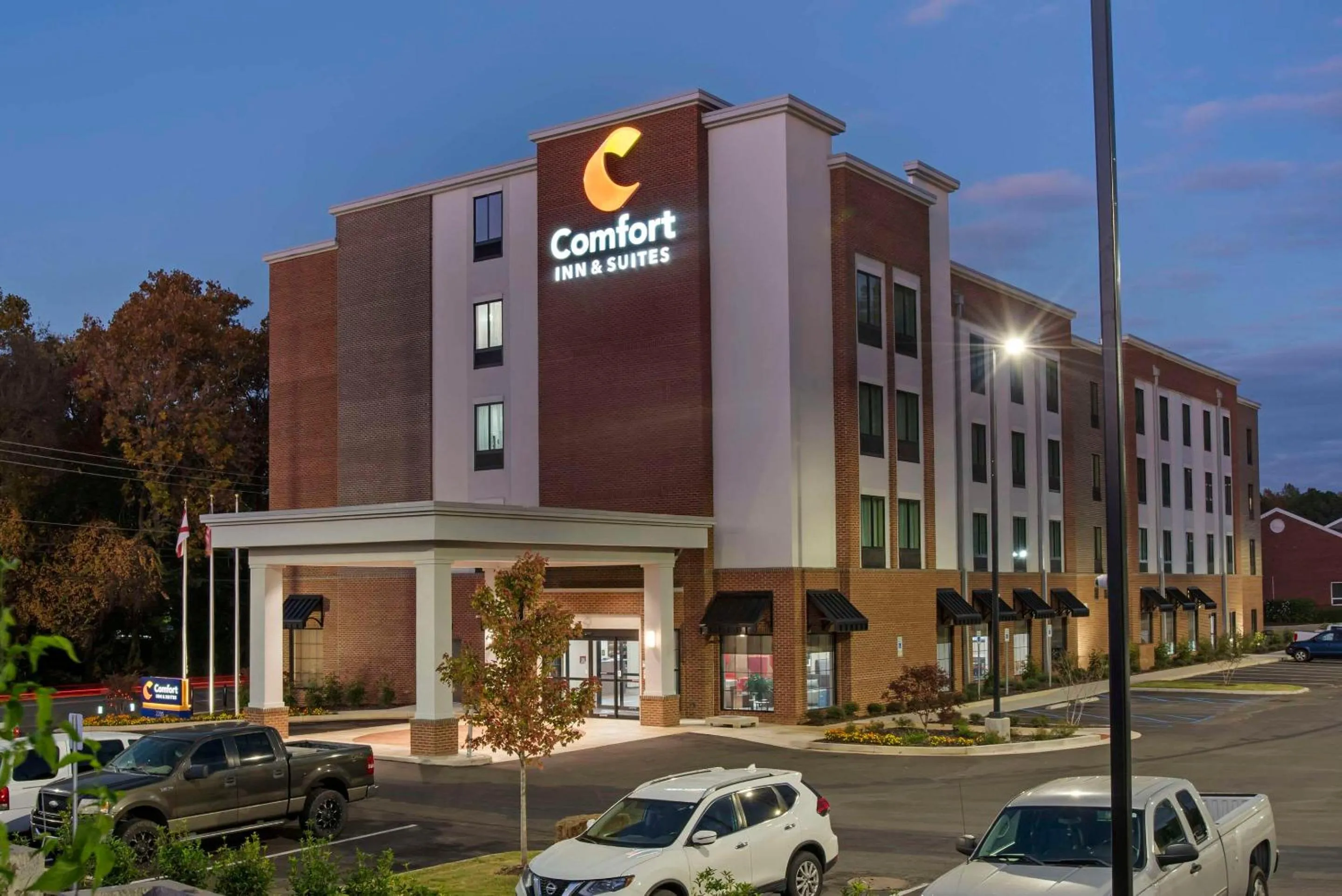 Property building in Comfort Inn & Suites Downtown near University