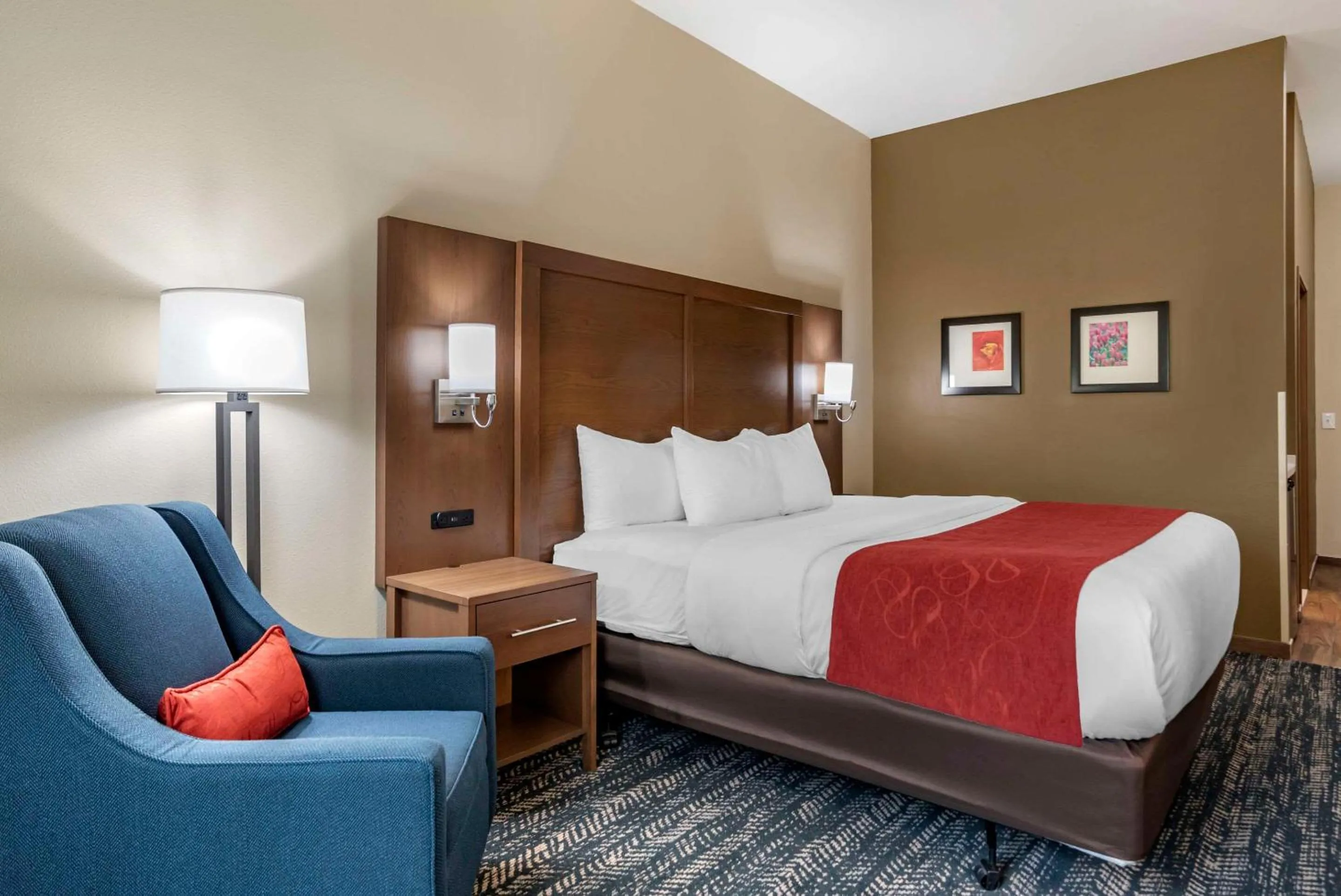 Bedroom, Bed in Comfort Inn & Suites Downtown near University