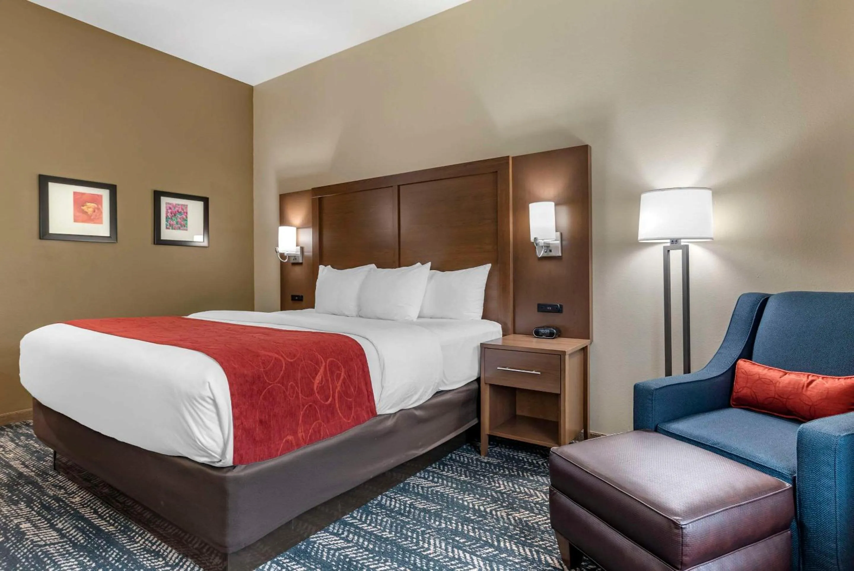 Bedroom, Bed in Comfort Inn & Suites Downtown near University