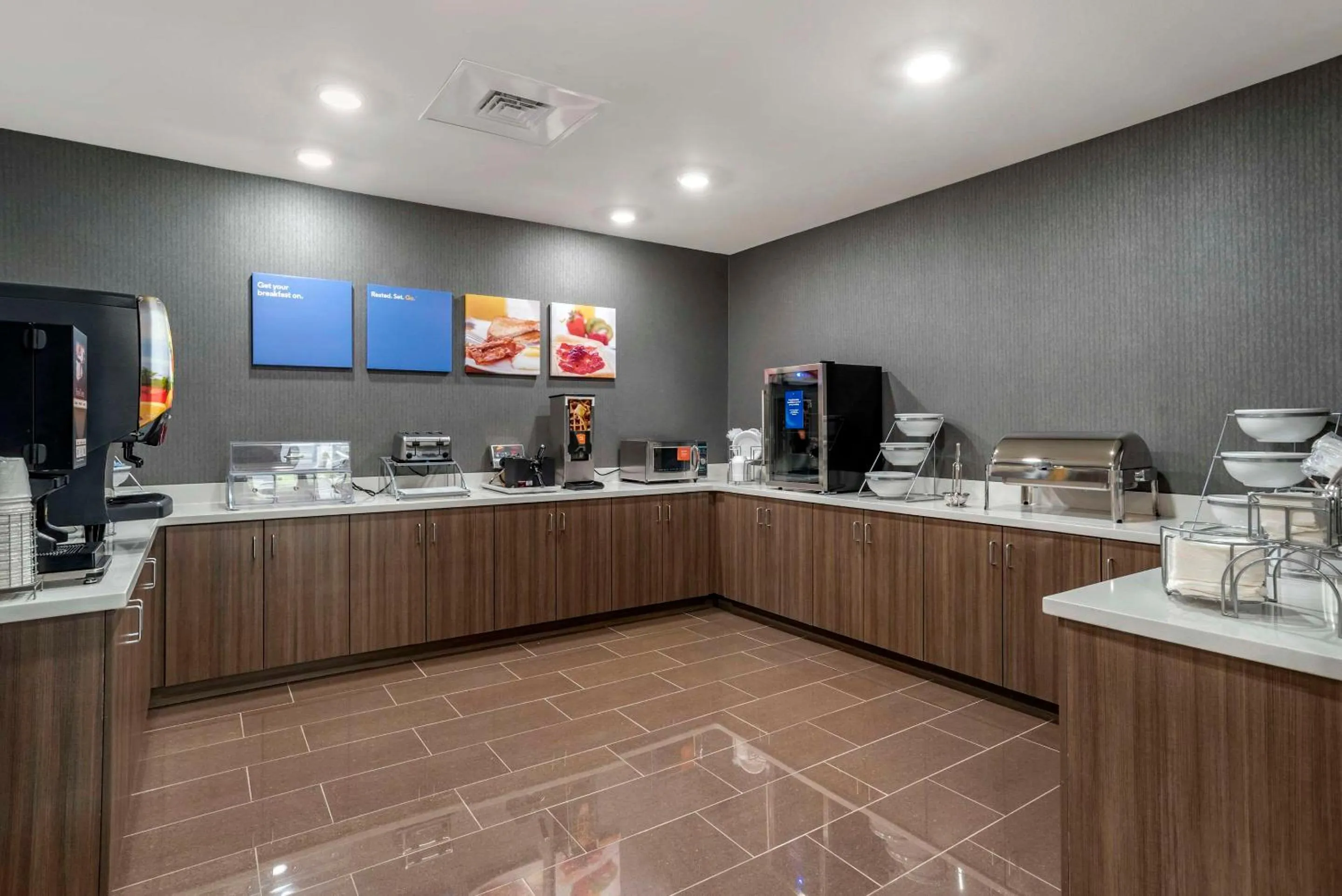 Breakfast in Comfort Inn & Suites Downtown near University