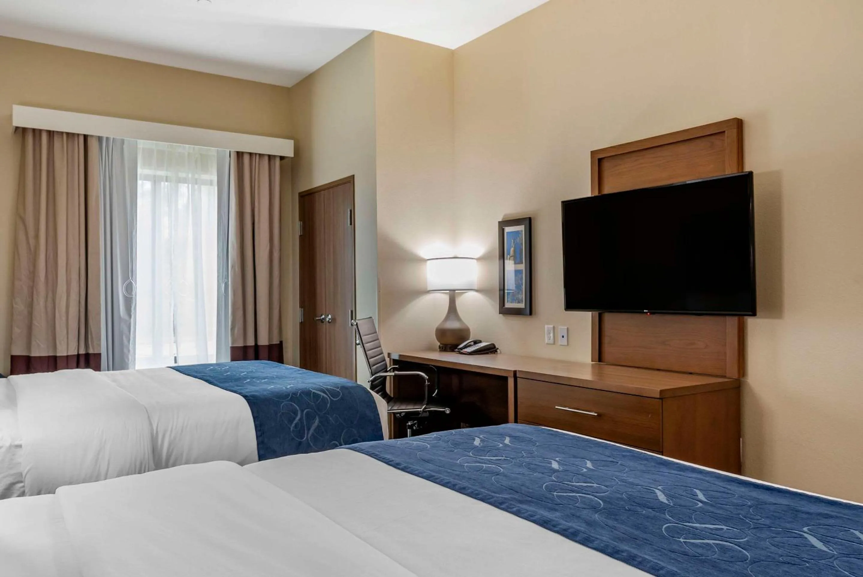 Bedroom, Bed in Comfort Inn & Suites Downtown near University