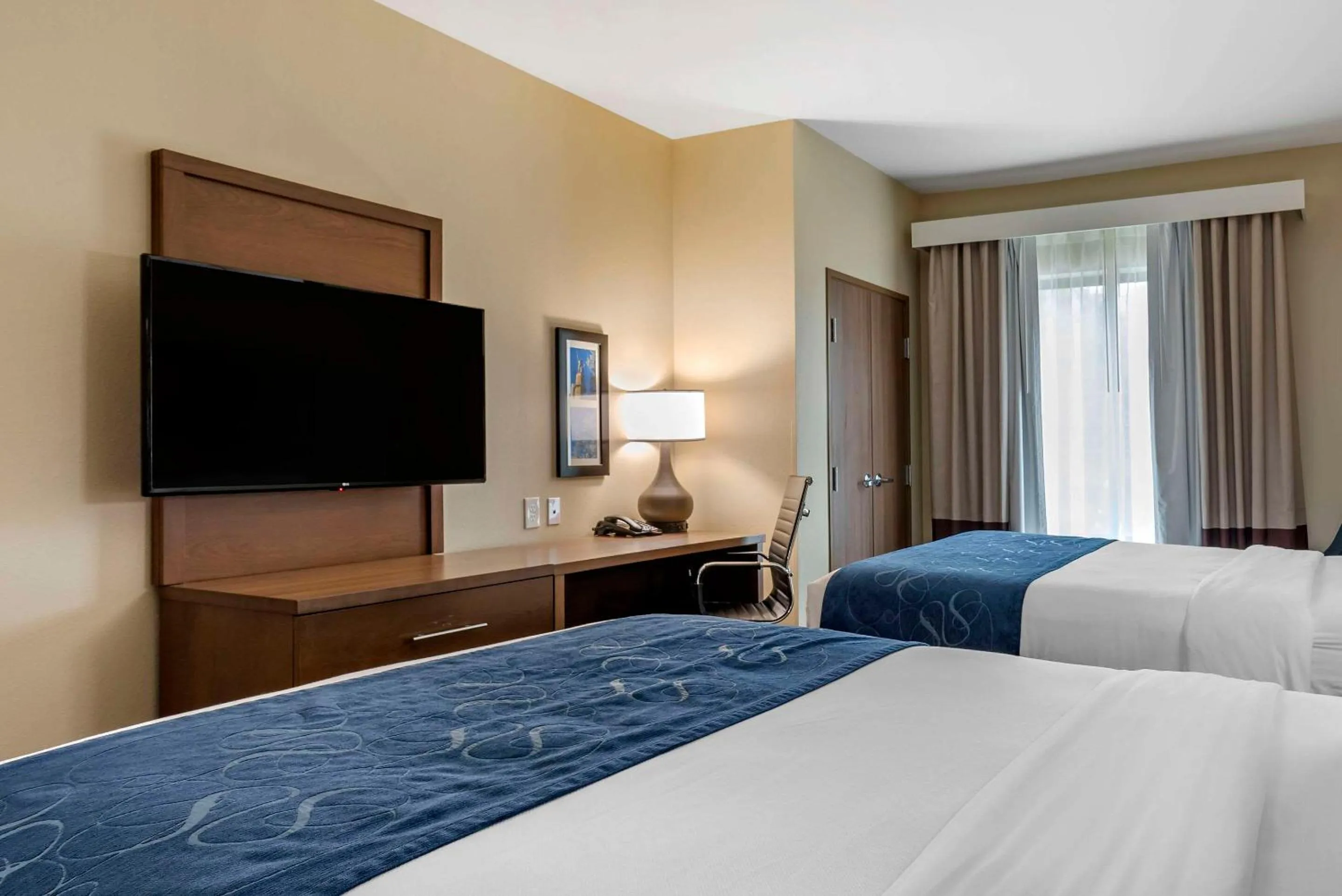 Bedroom, Bed in Comfort Inn & Suites Downtown near University