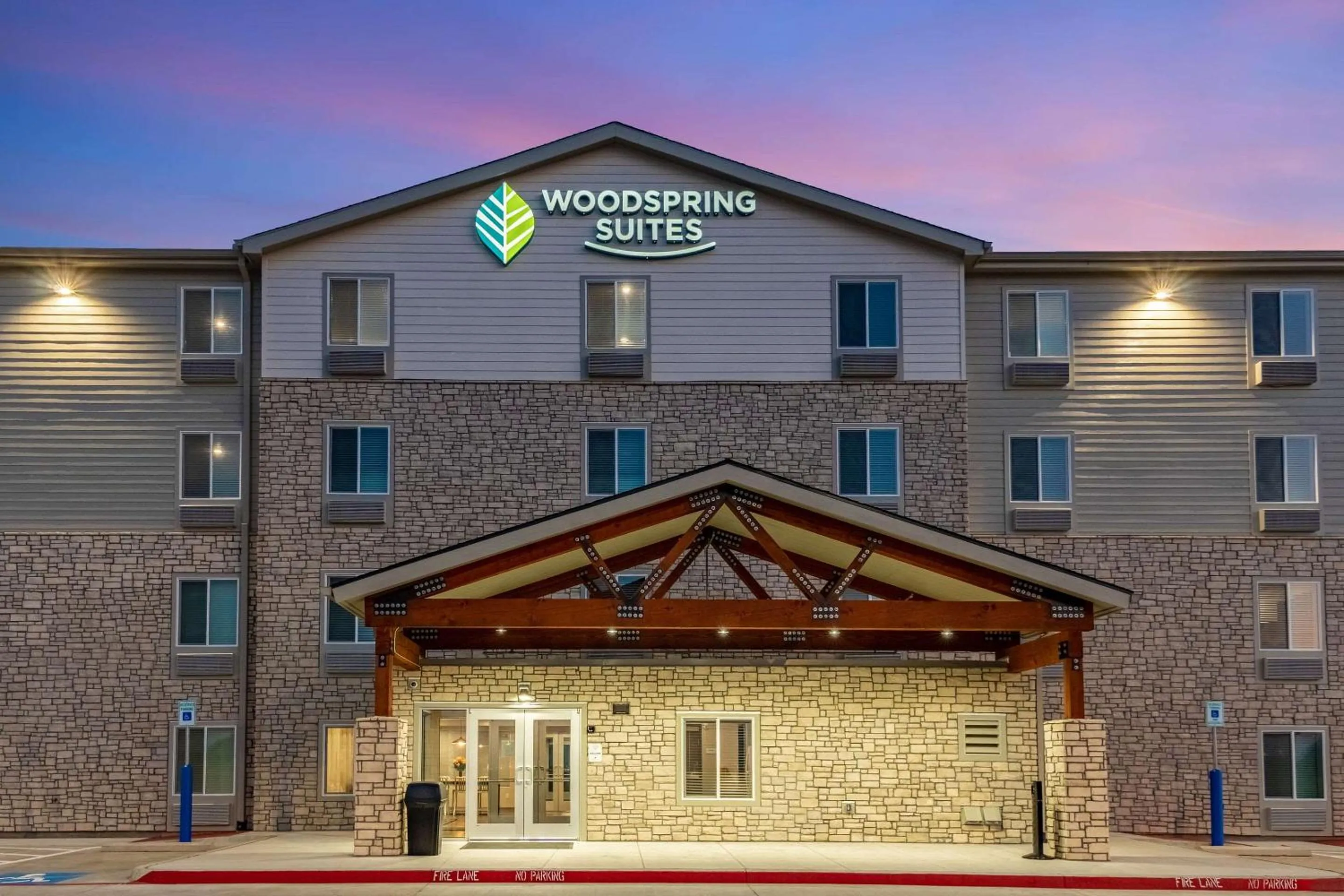 Property building in WoodSpring Suites North Ft Worth Alliance TX Speedway