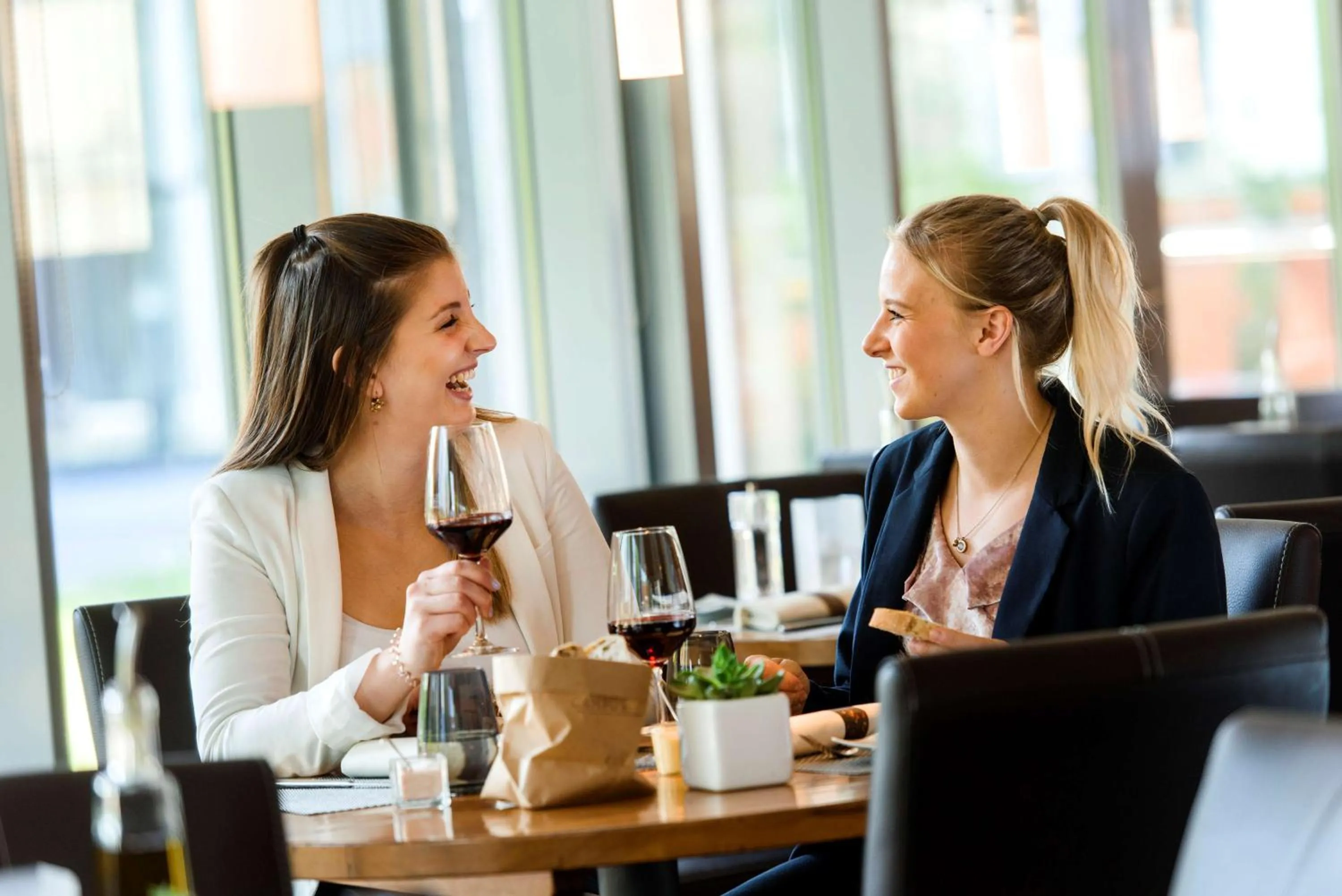 Restaurant/places to eat in ATLANTIC Hotel Universum