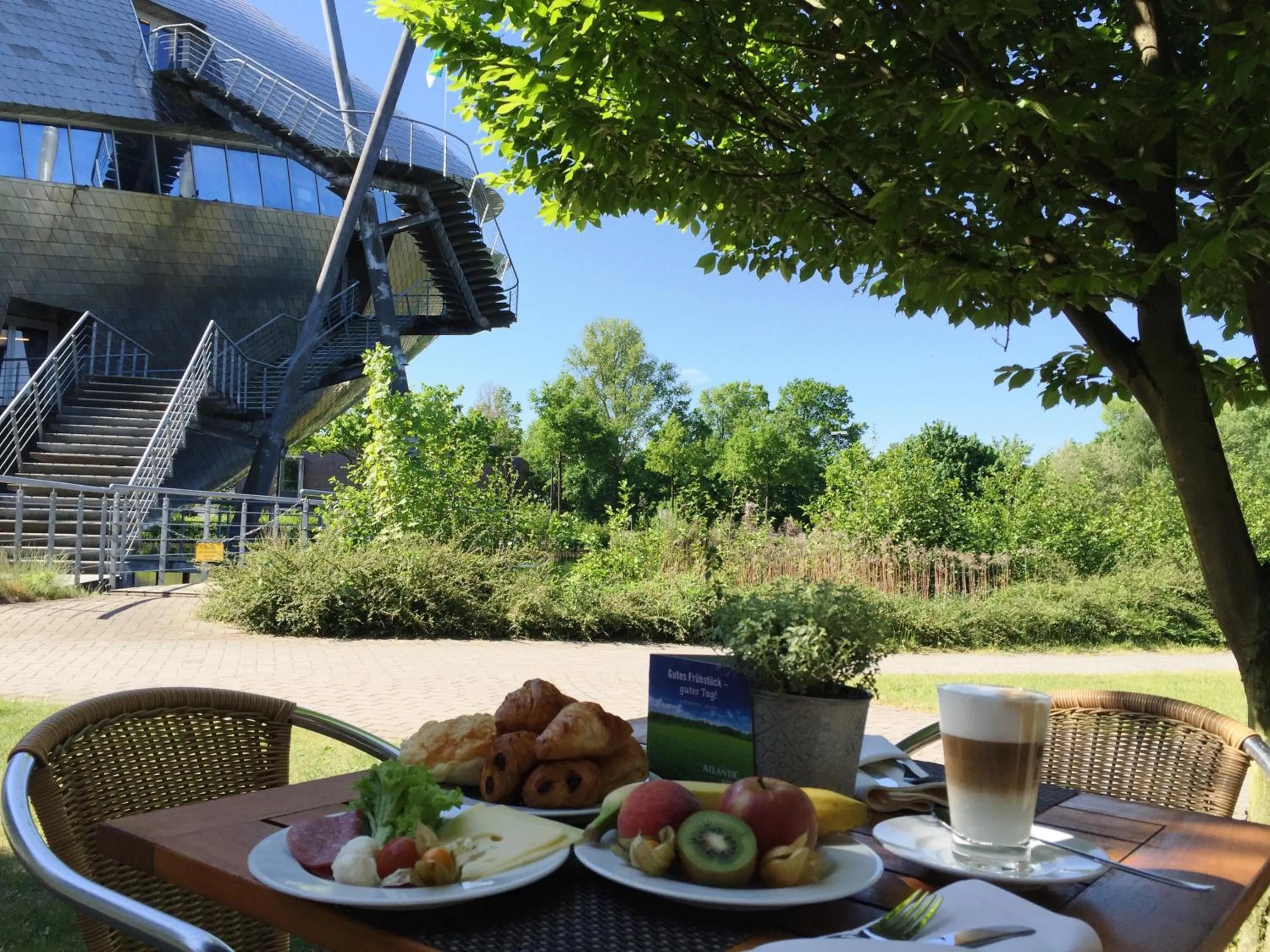 Restaurant/places to eat in ATLANTIC Hotel Universum