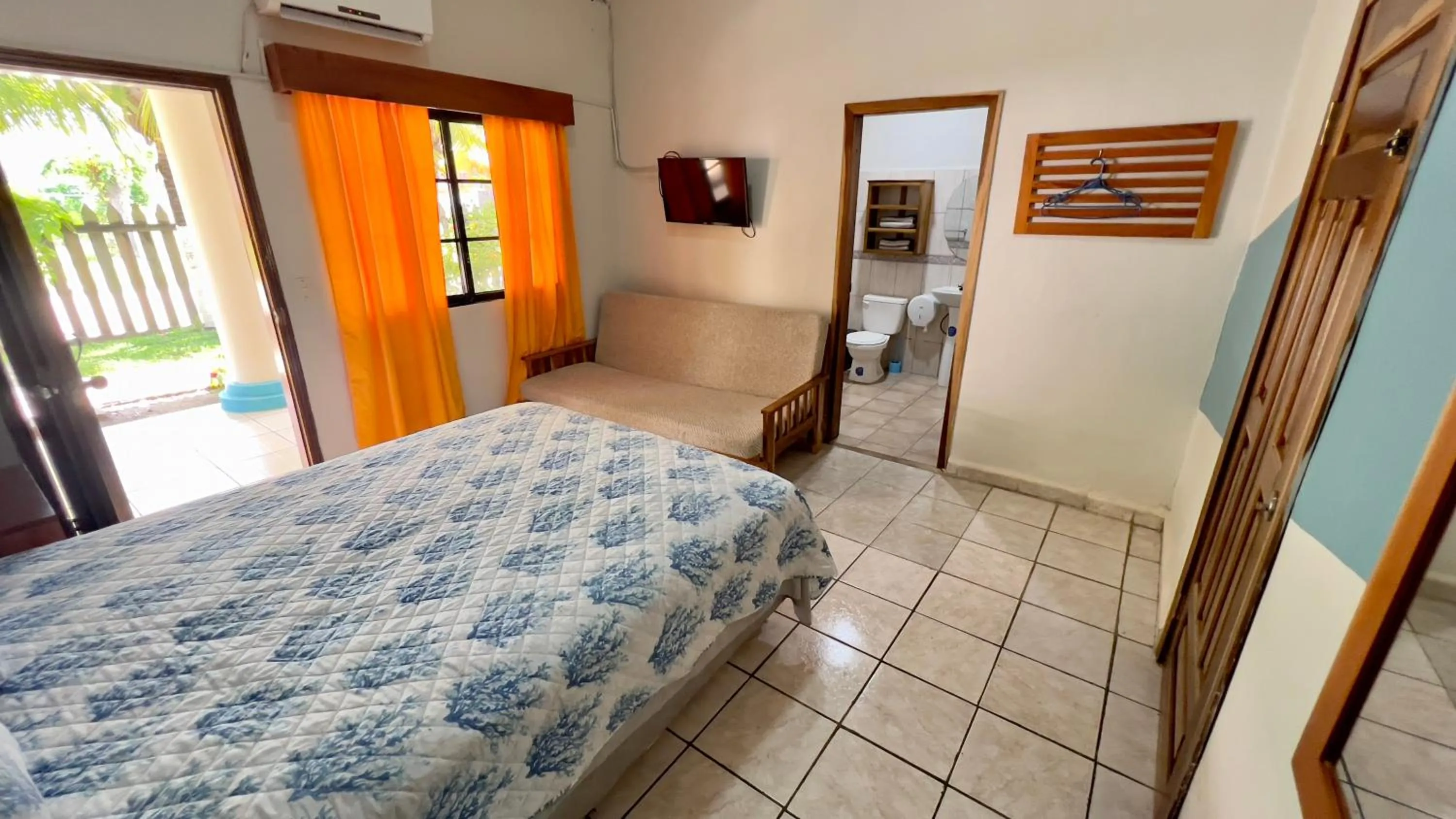 Photo of the whole room, Bed in Hotel Palmazul - Viña del Mar