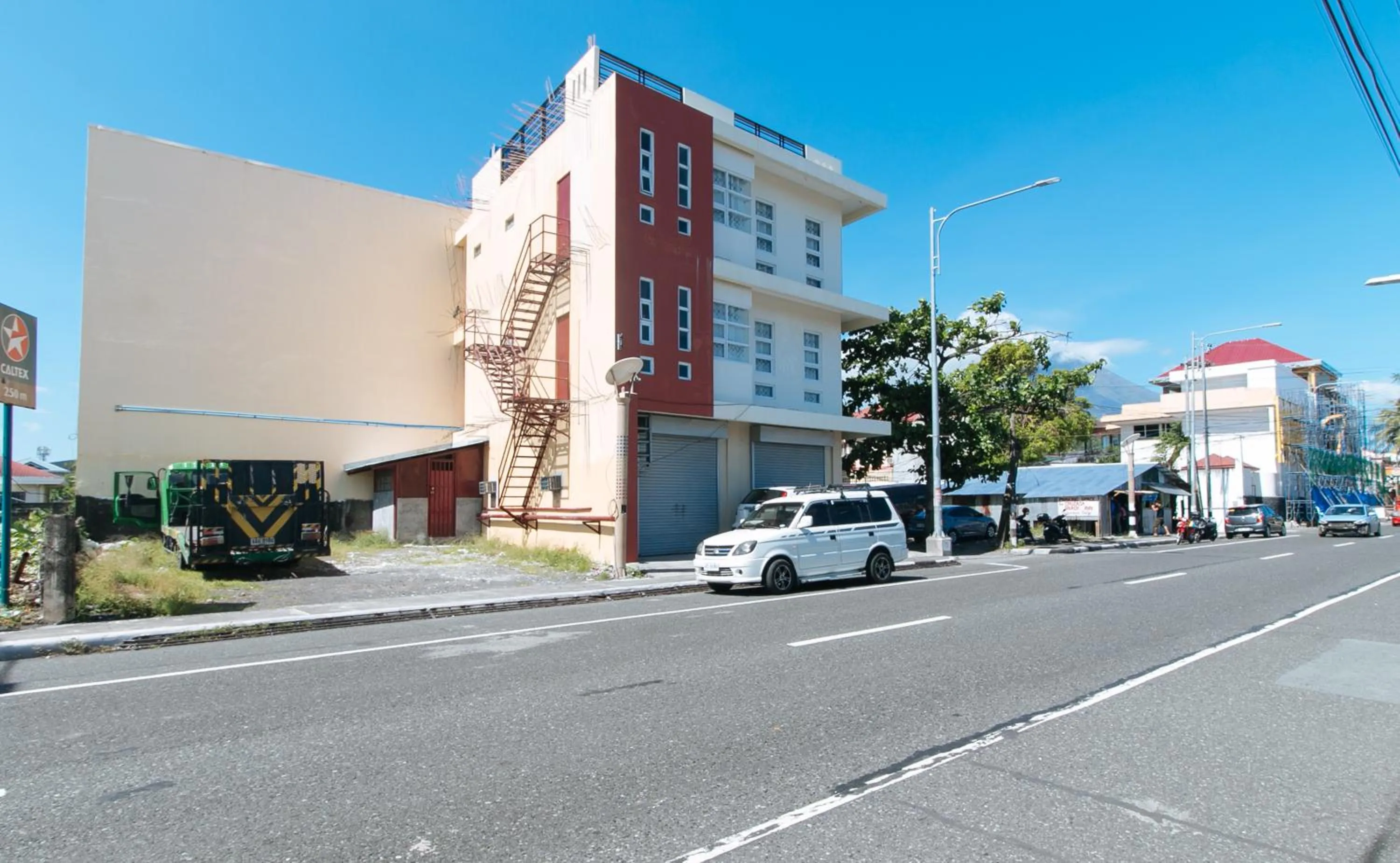 Property building in RedDoorz @ Golite Washington