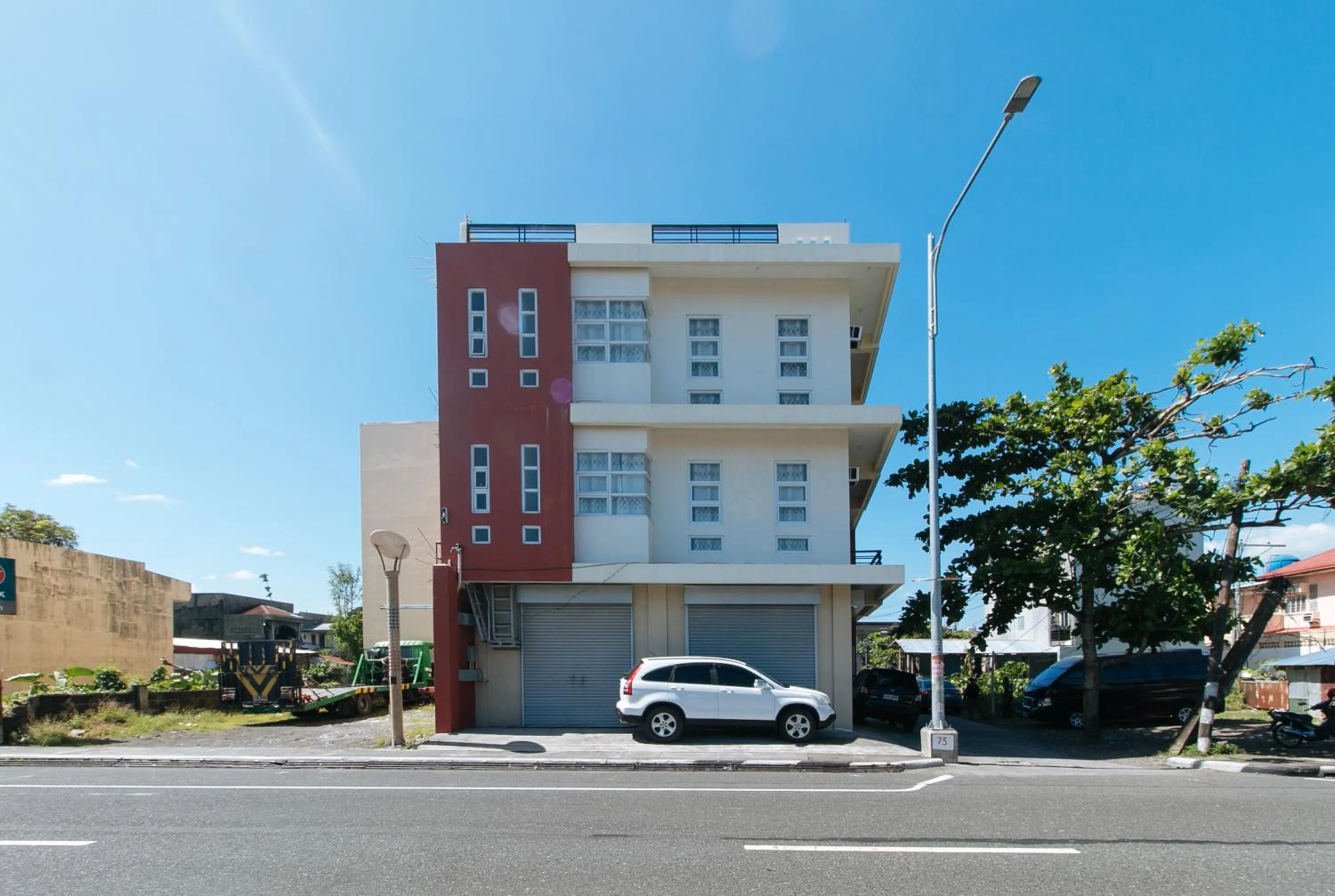 Property building in RedDoorz @ Golite Washington