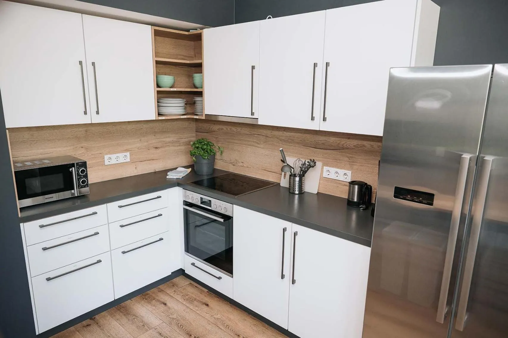 Communal kitchen in Coffee Fellows Hotel & Longstay