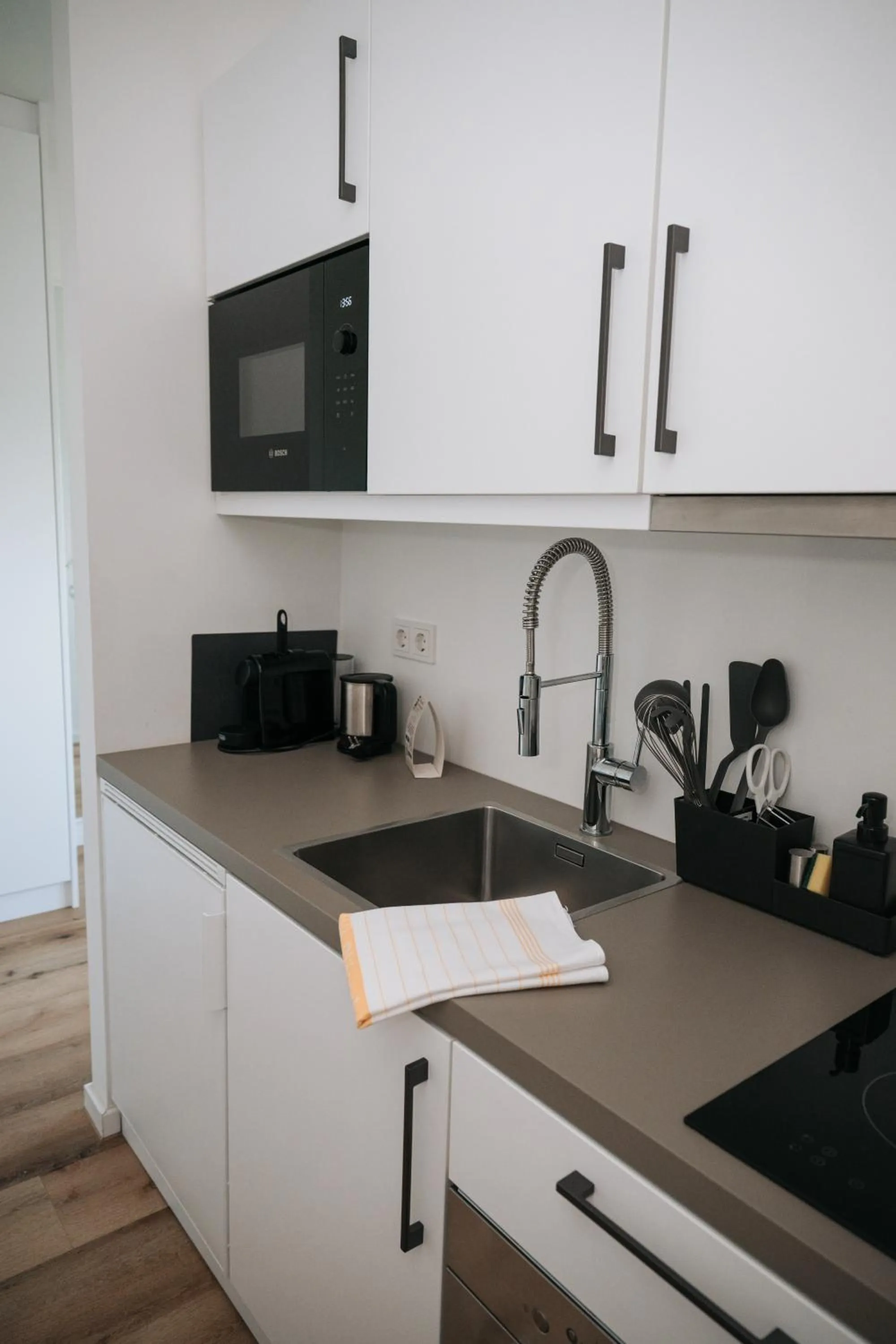 kitchen in Coffee Fellows Hotel & Longstay