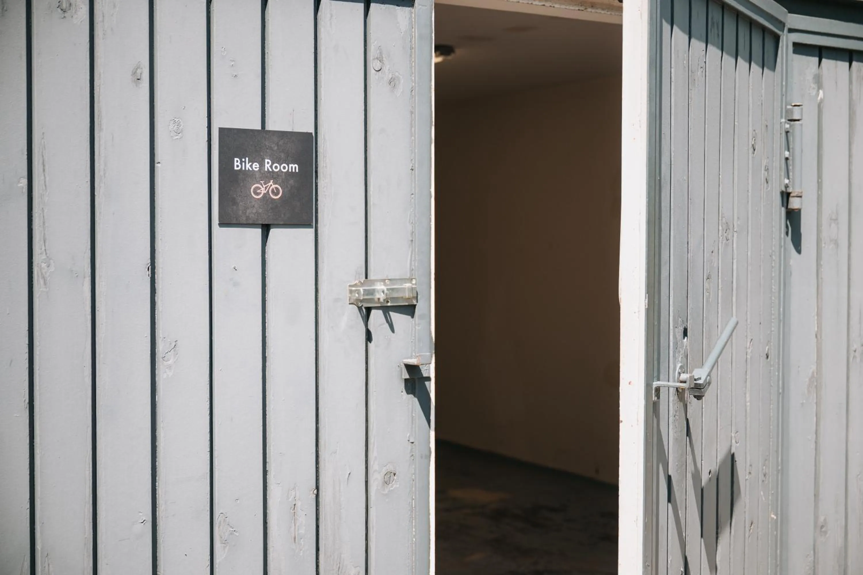 Cycling in Coffee Fellows Hotel & Longstay