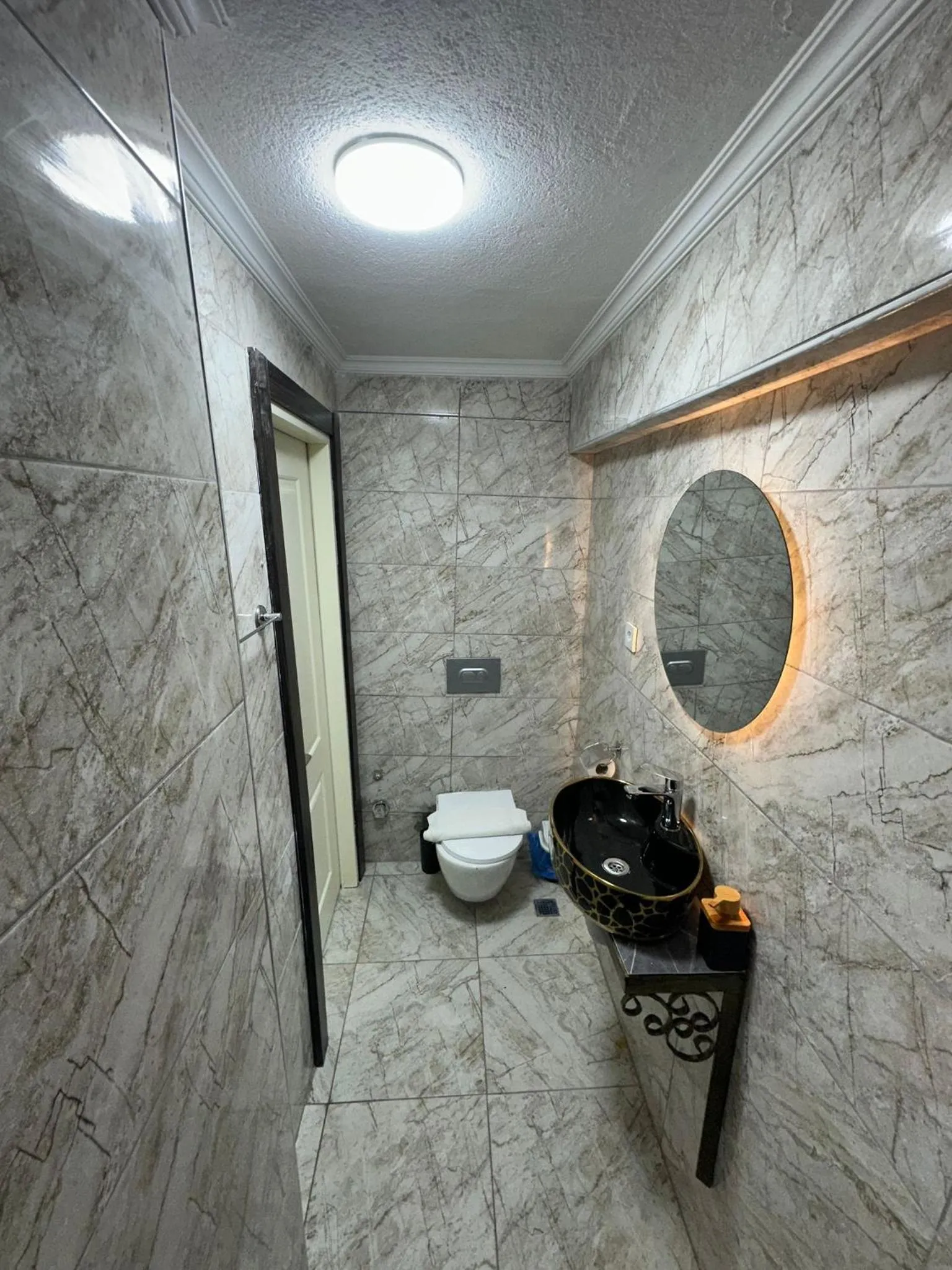 Toilet in Mitra Downtown Hotel