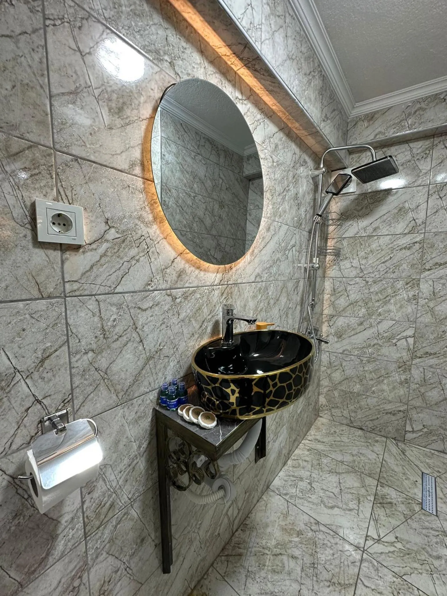 Shower in Mitra Downtown Hotel