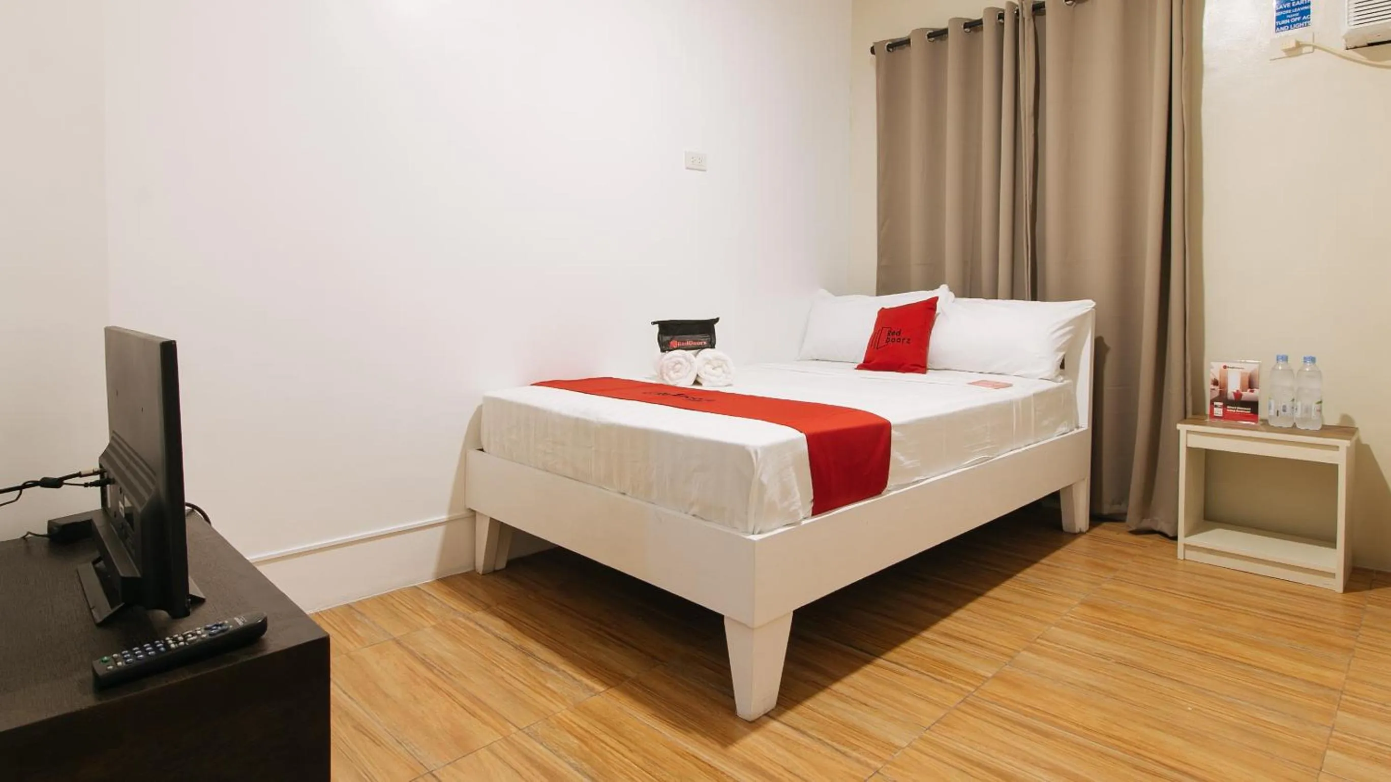 Bed in RedDoorz @ Golite Old Albay