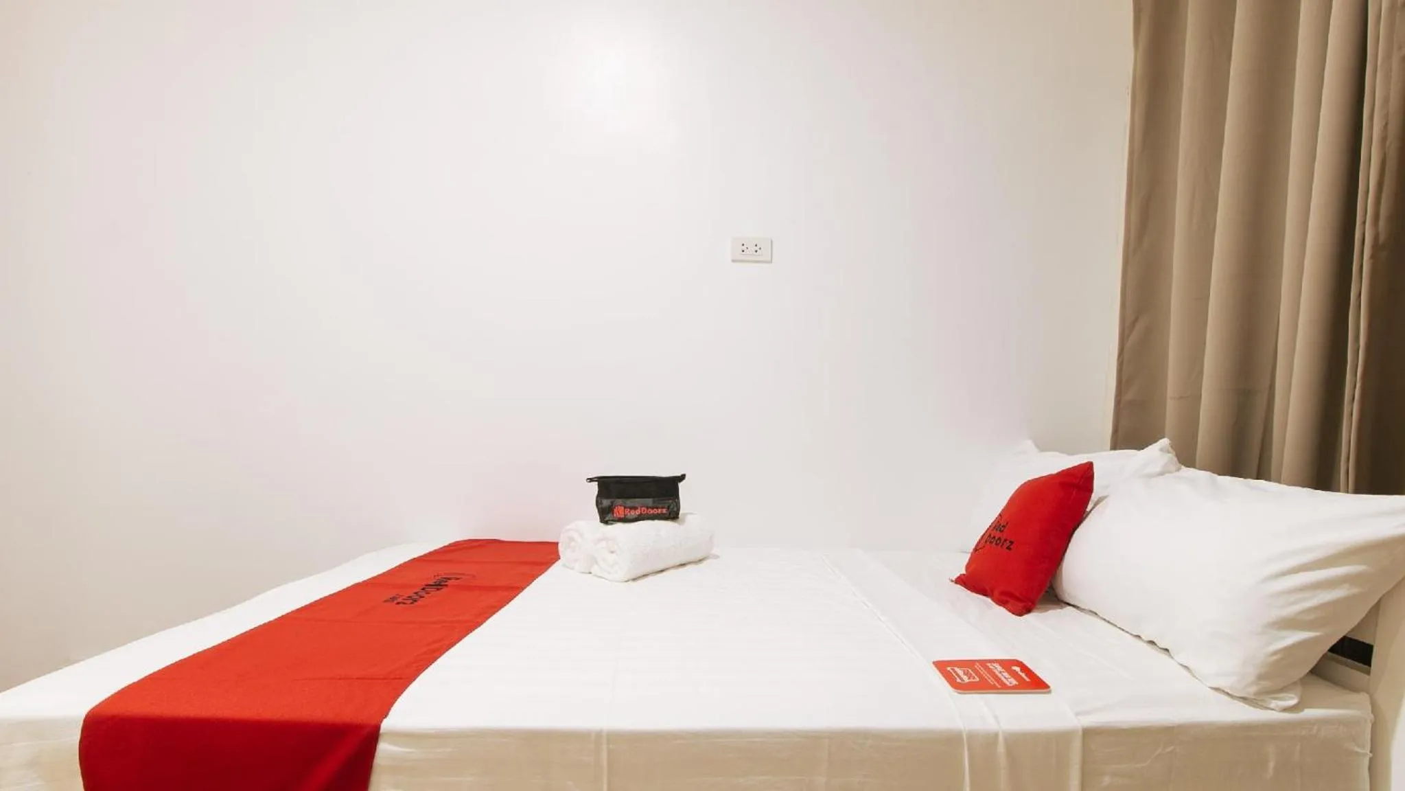 Bed in RedDoorz @ Golite Old Albay