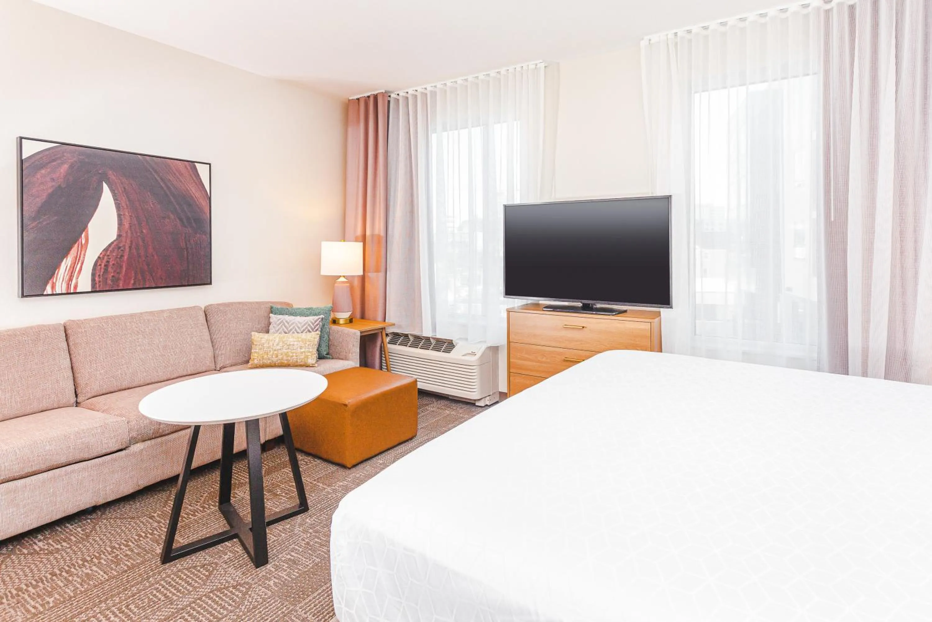 Bed in Staybridge Suites - Nashville - Vanderbilt by IHG