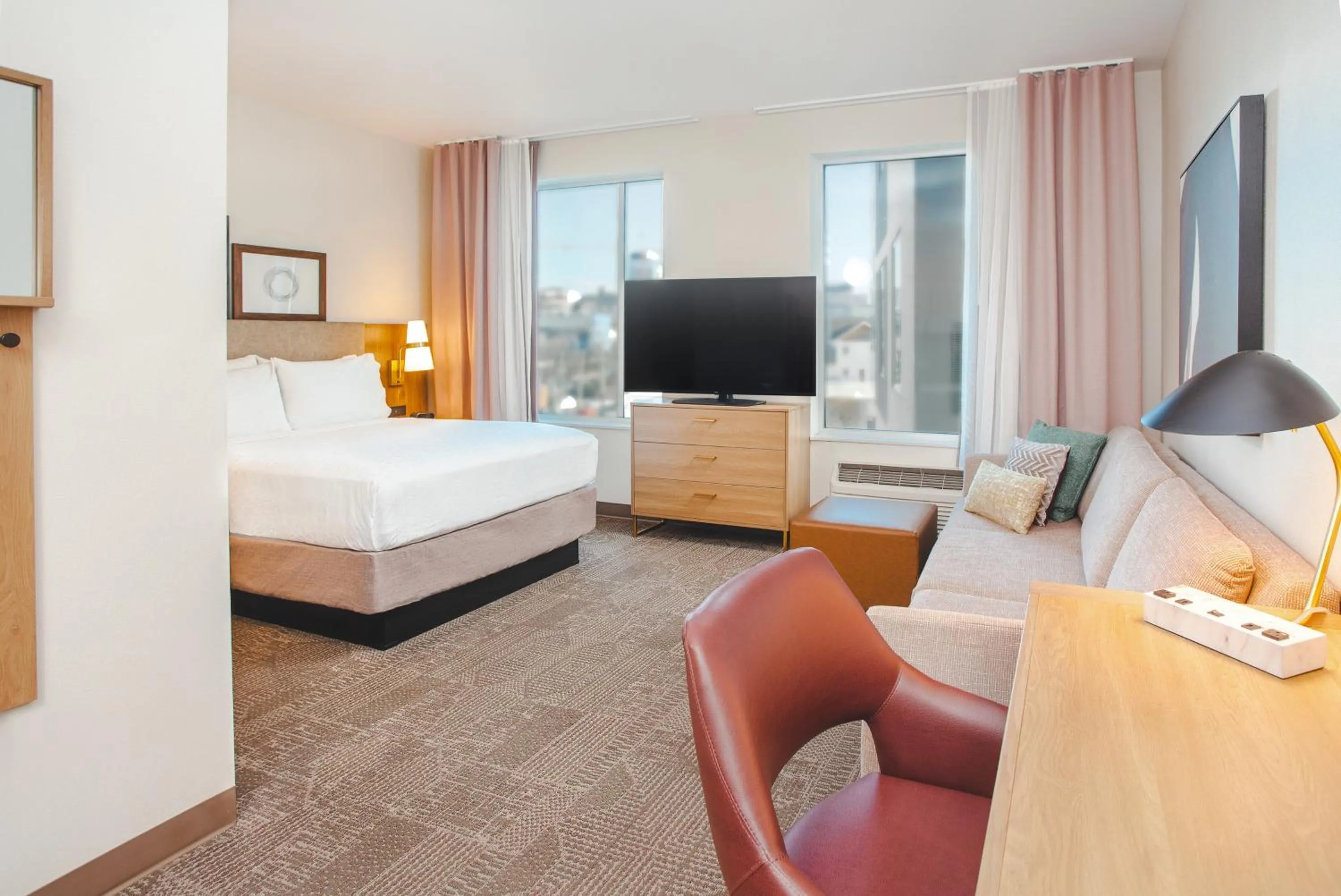 Photo of the whole room, Bed in Staybridge Suites - Nashville - Vanderbilt by IHG
