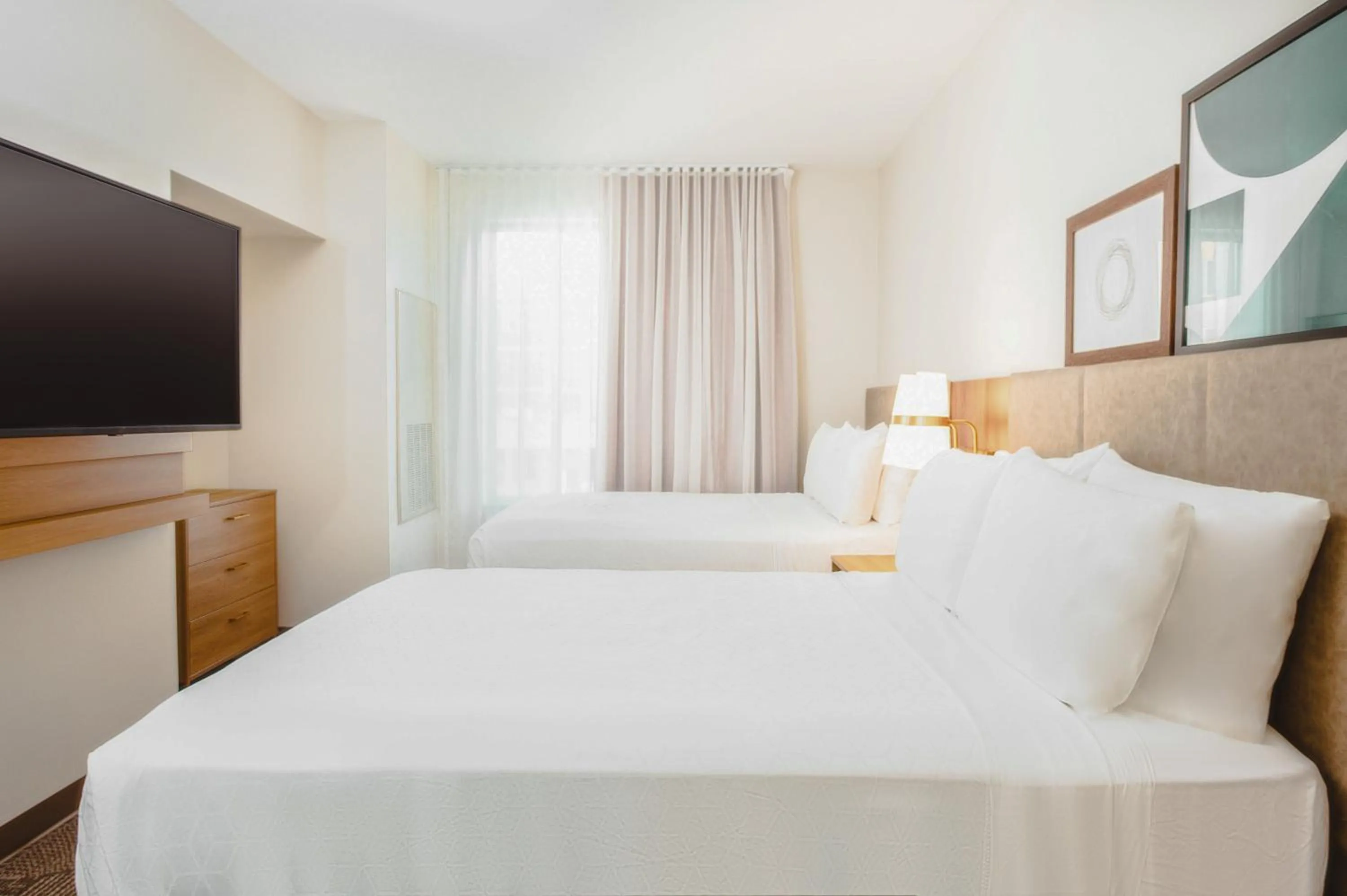 Photo of the whole room, Bed in Staybridge Suites - Nashville - Vanderbilt by IHG