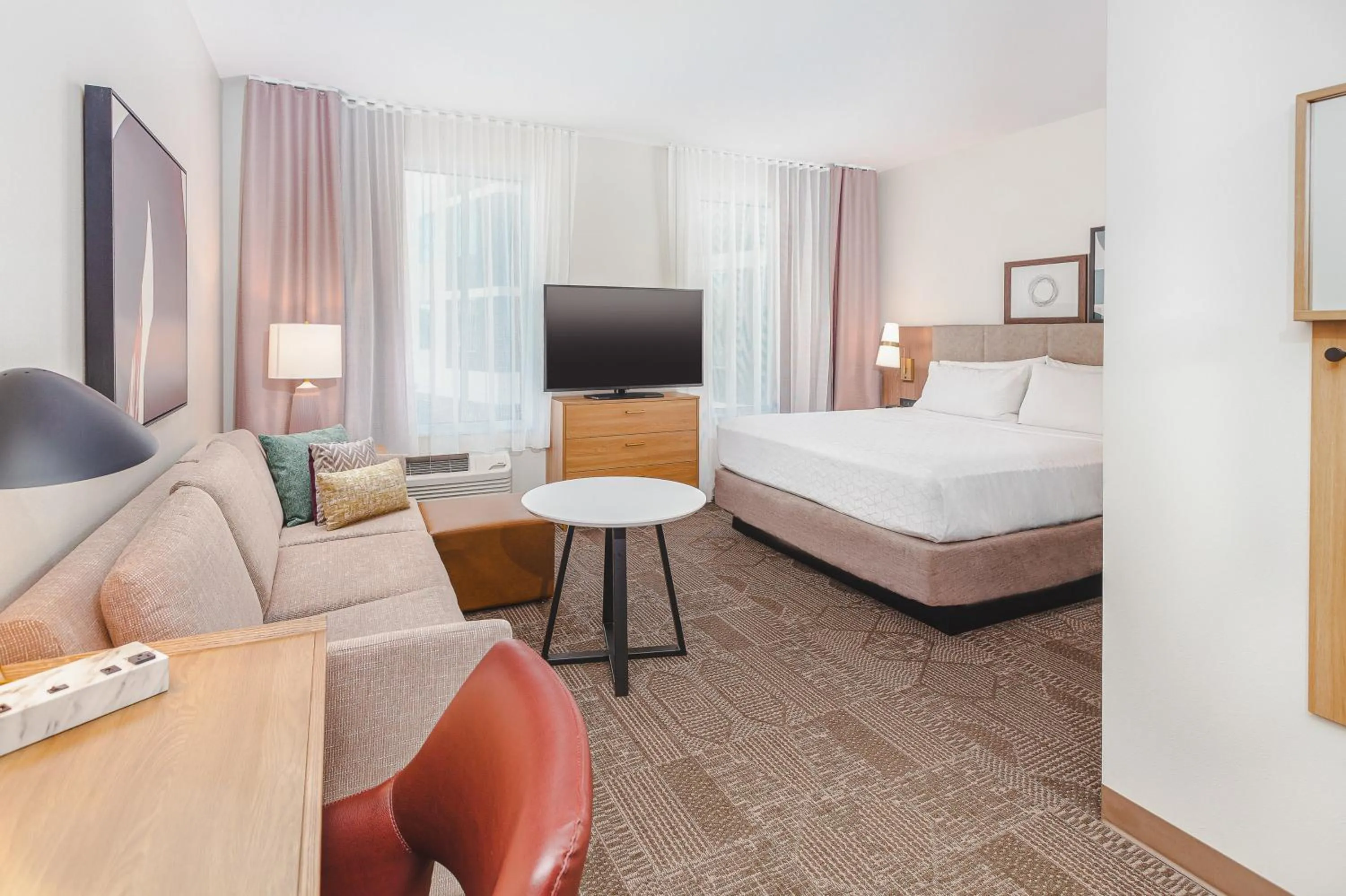 Photo of the whole room, Bed in Staybridge Suites - Nashville - Vanderbilt by IHG