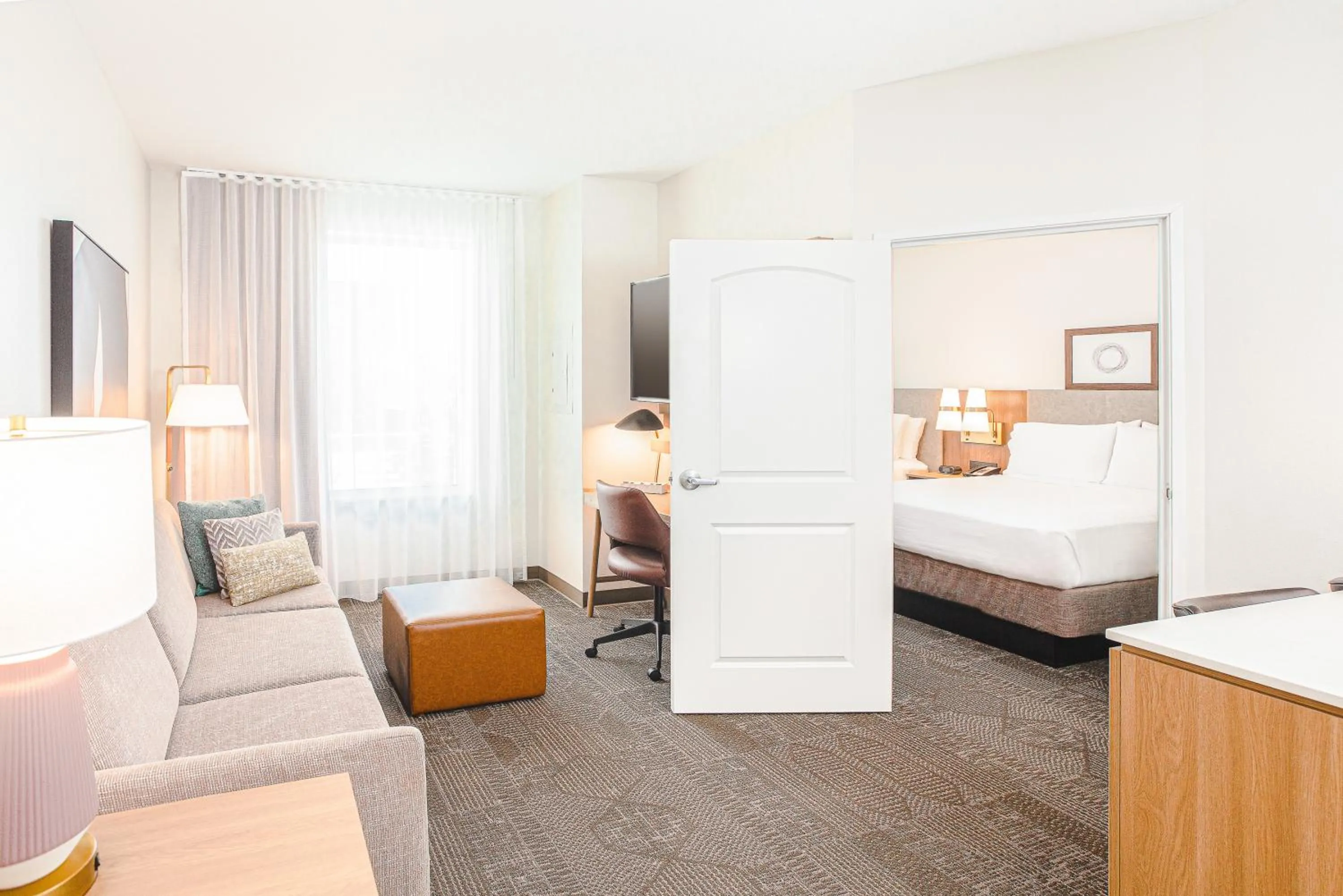 Living room, Bed in Staybridge Suites - Nashville - Vanderbilt by IHG