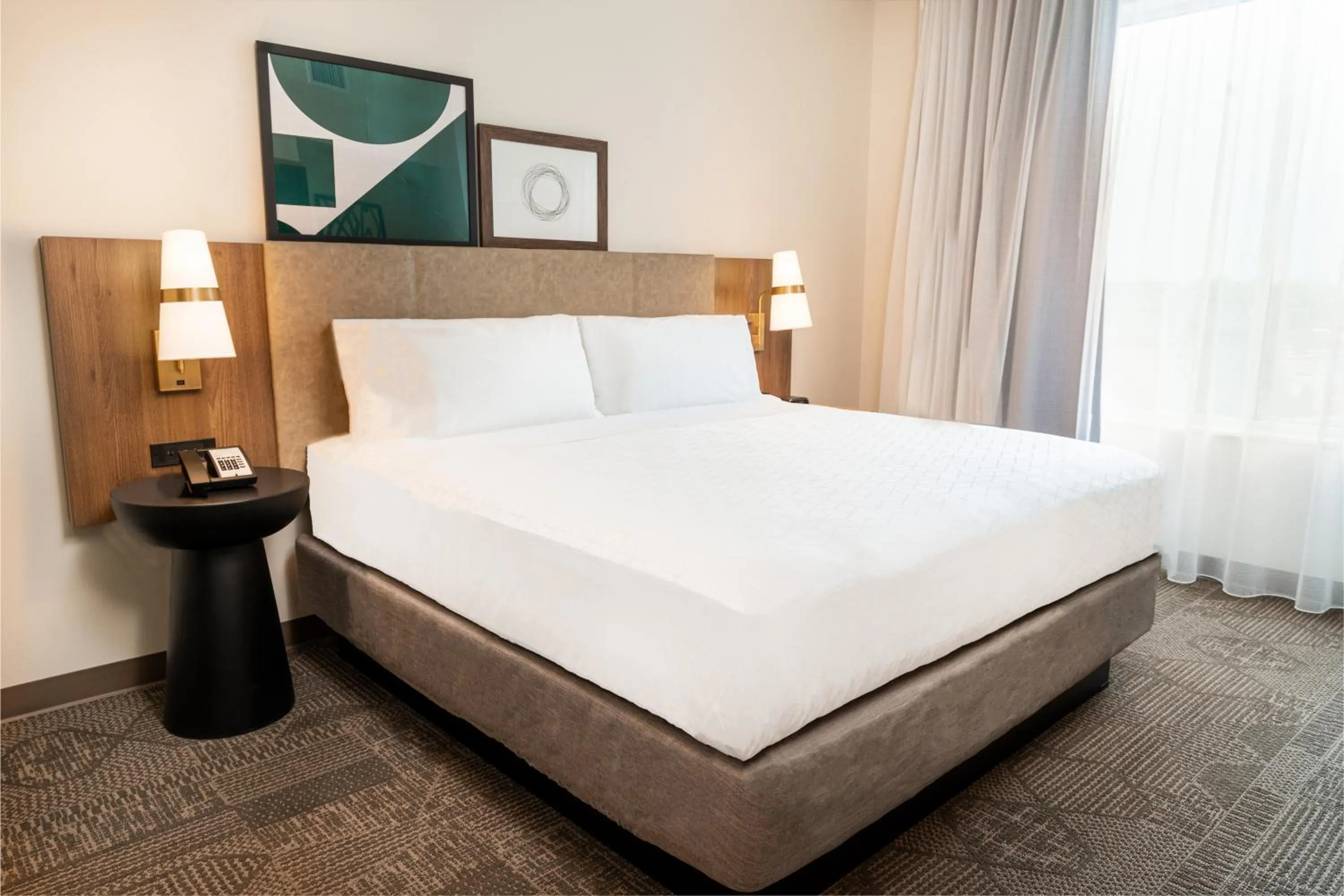 Bed in Staybridge Suites - Nashville - Vanderbilt by IHG