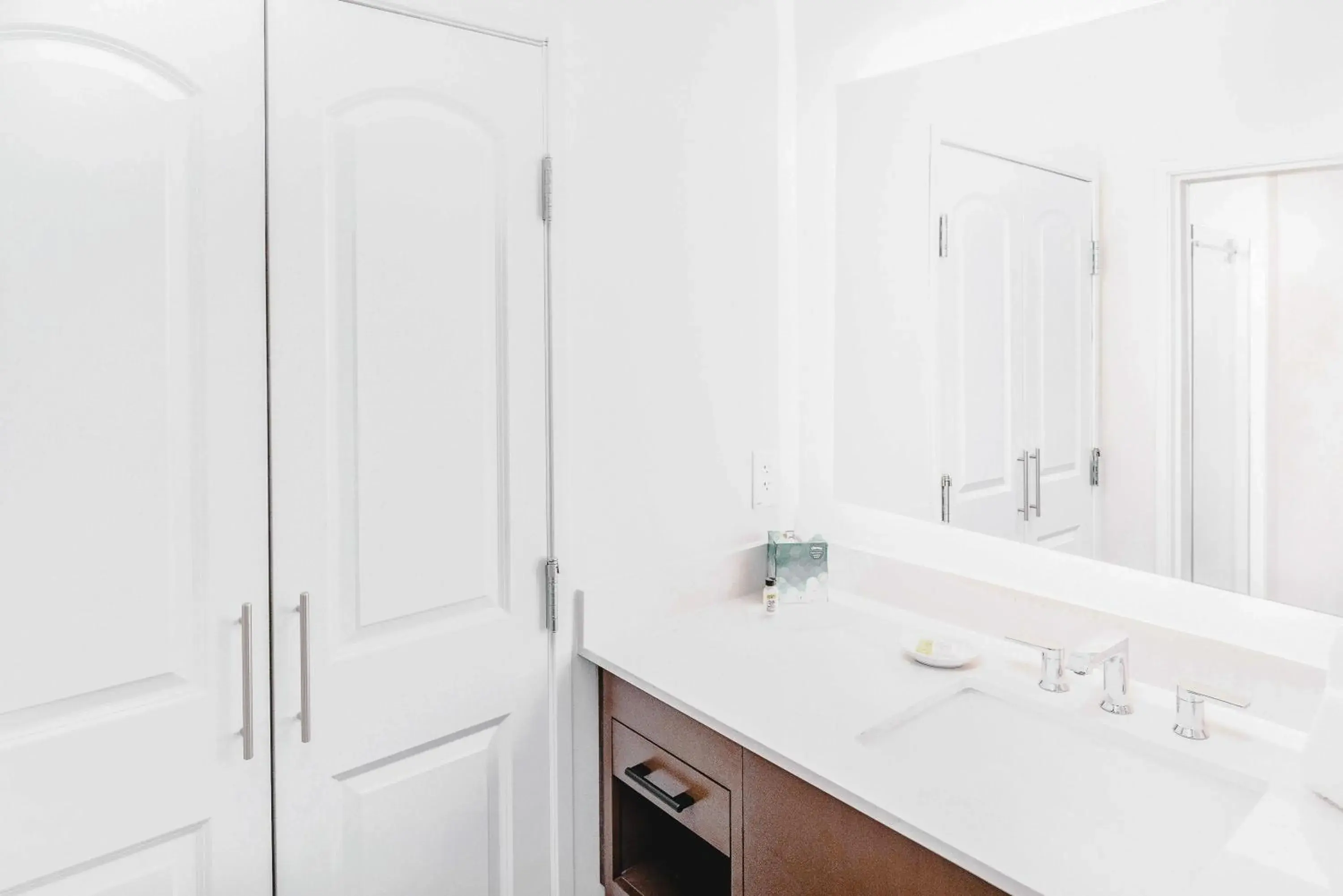 Two-Bedroom Suite with Two Bathrooms and Mobility Accessible Tub - Non-Smoking in Staybridge Suites - Nashville - Vanderbilt by IHG Two-Bedroom Suite with Two Bathrooms and Mobility Accessible Tub - Non-Smoking in Staybridge Suites - Nashville - Vanderbilt by IHG