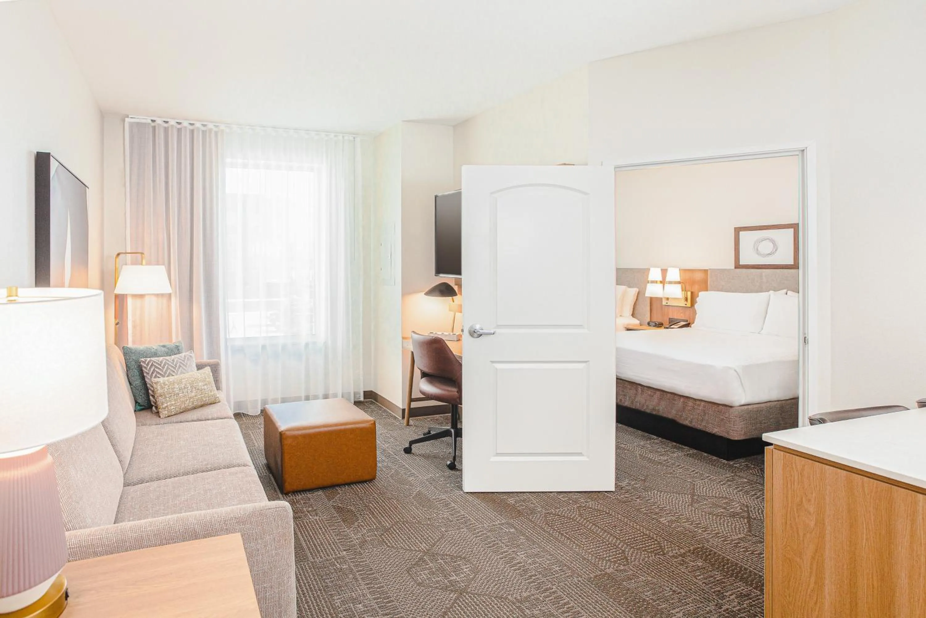 Photo of the whole room, Bed in Staybridge Suites - Nashville - Vanderbilt by IHG