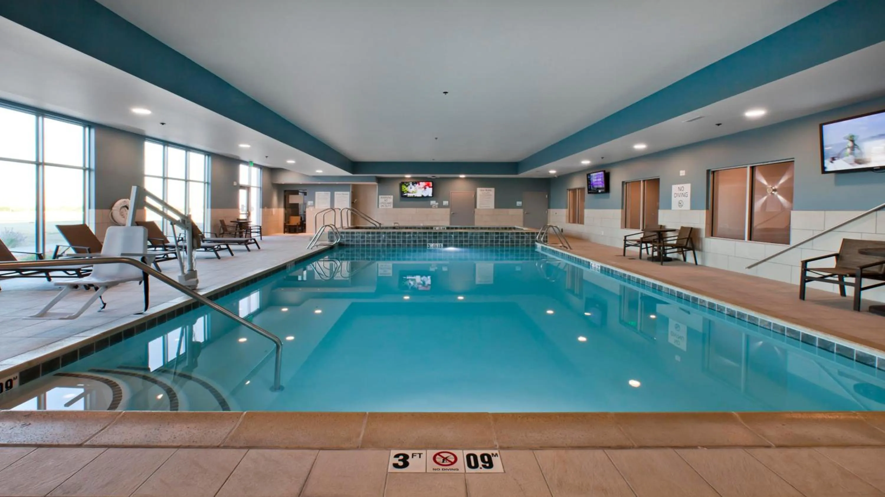 Swimming Pool in Holiday Inn Express and Suites Green River