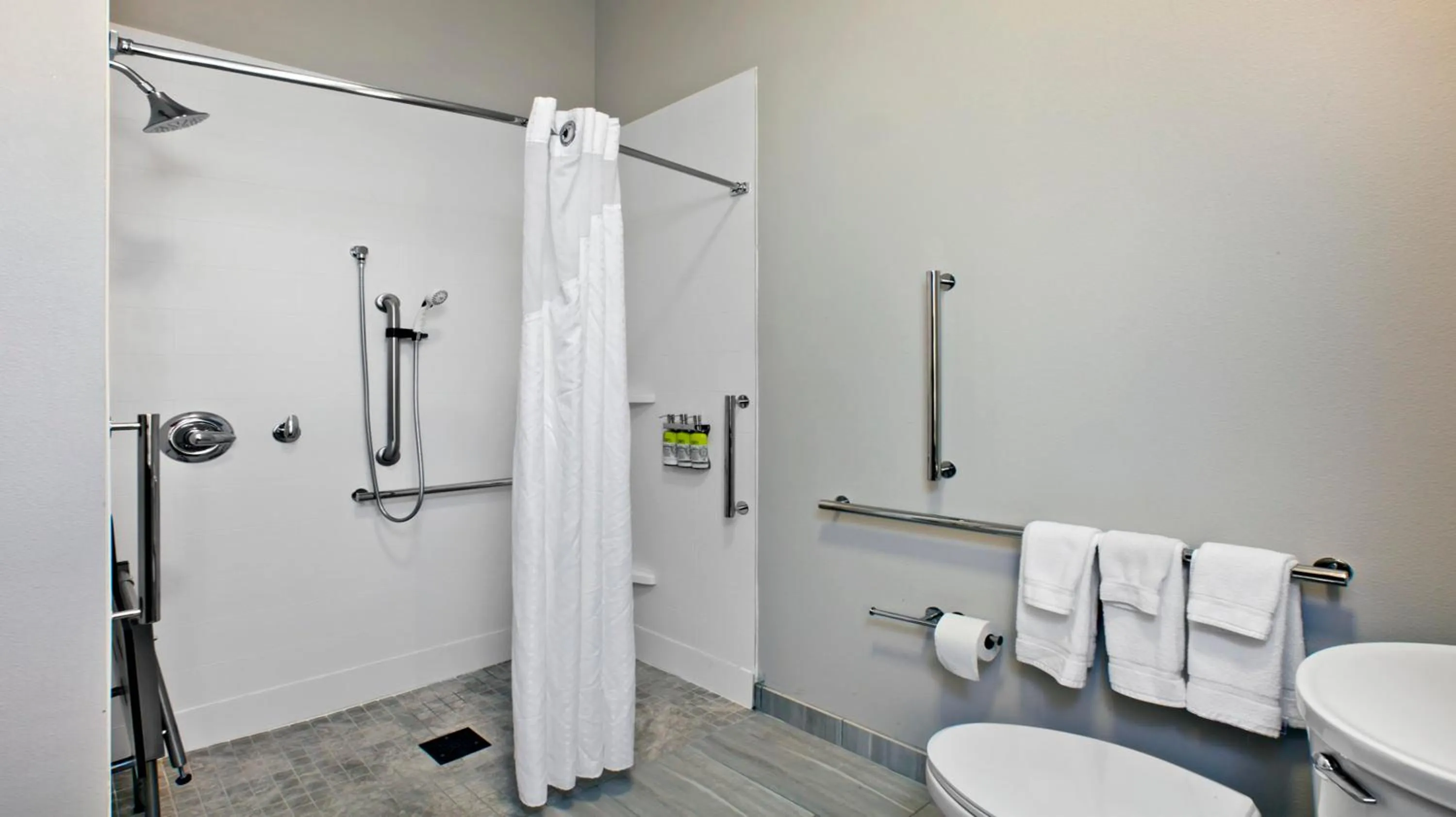 Bathroom in Holiday Inn Express and Suites Green River